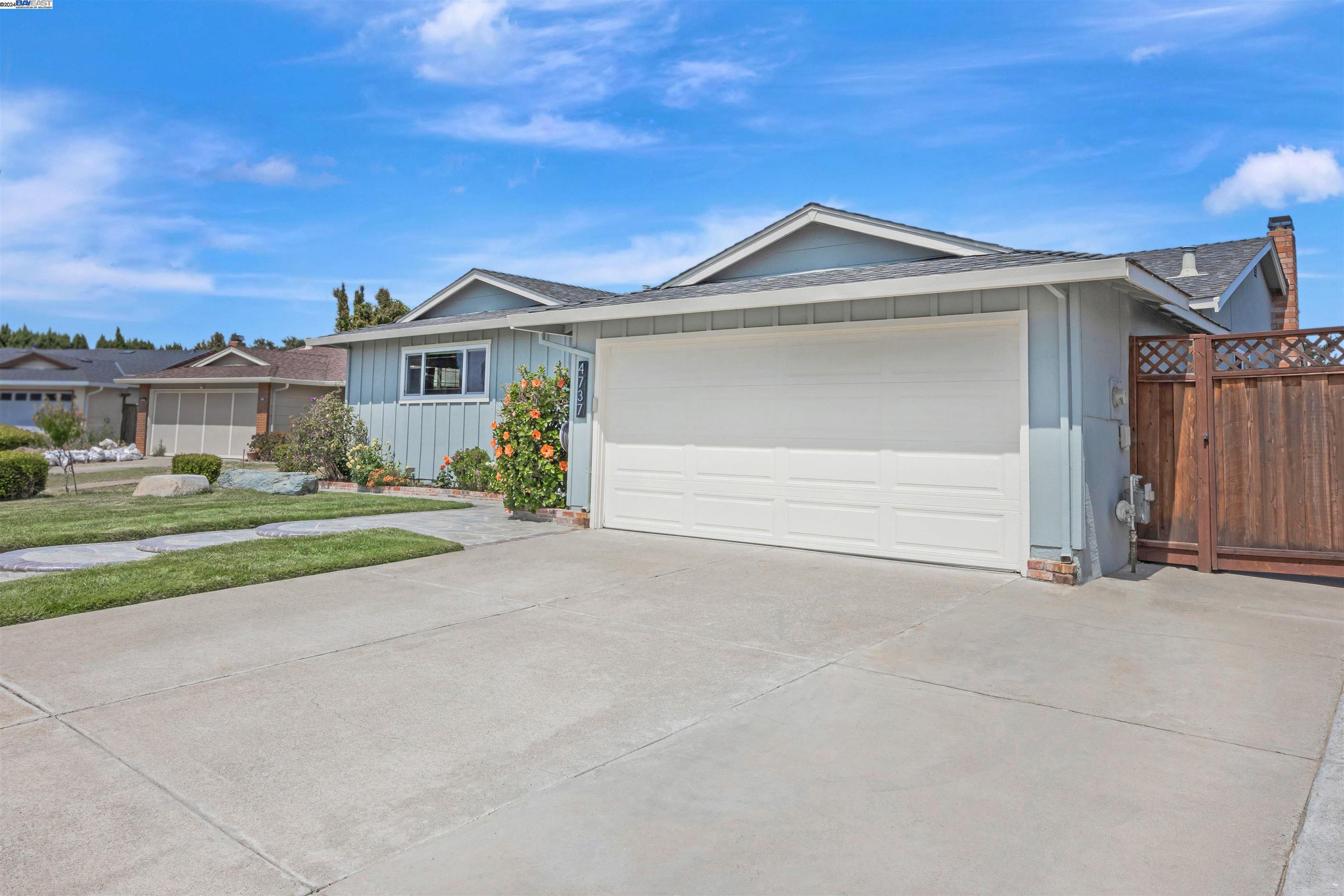 4737 Darlene Ct