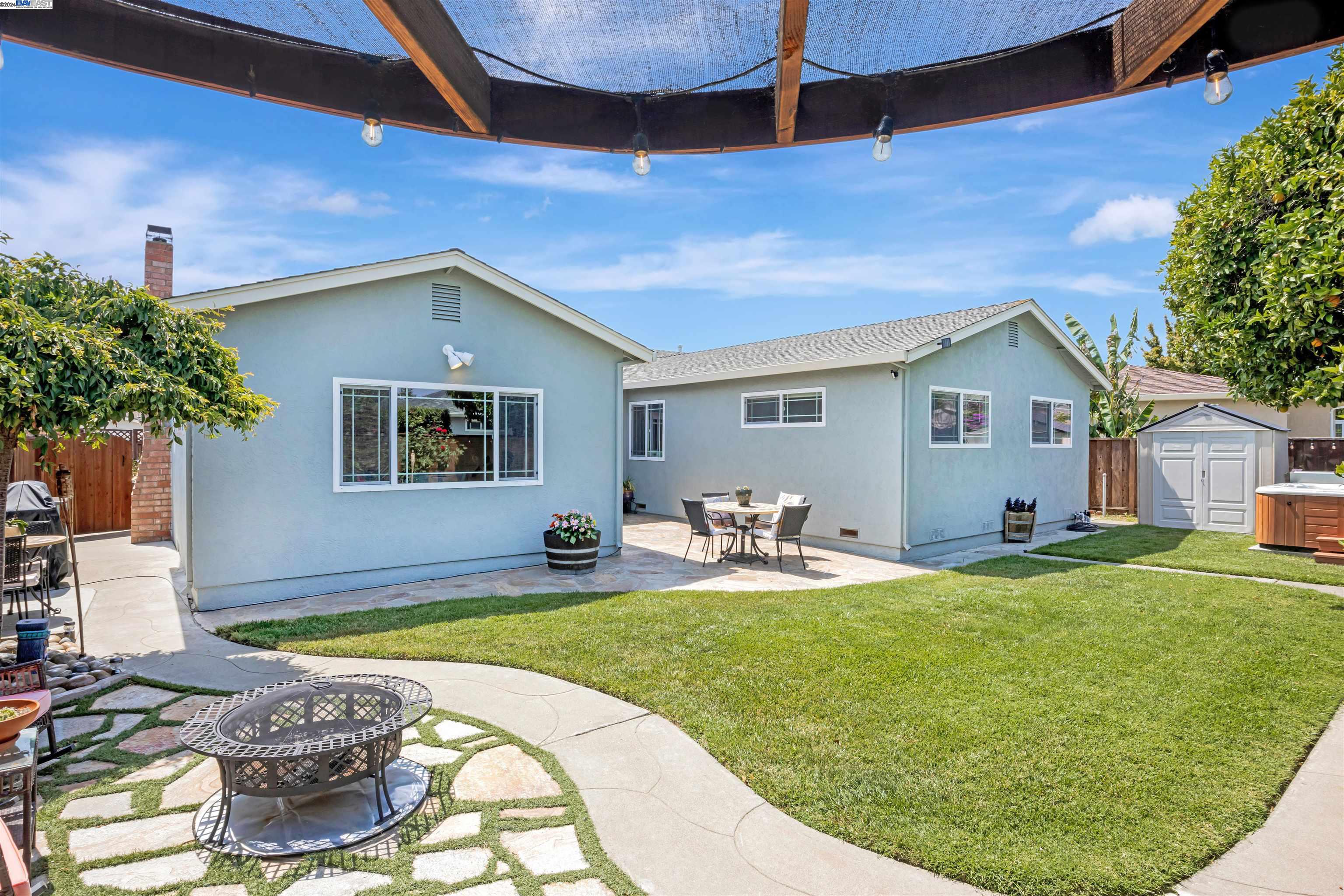 4737 Darlene Ct