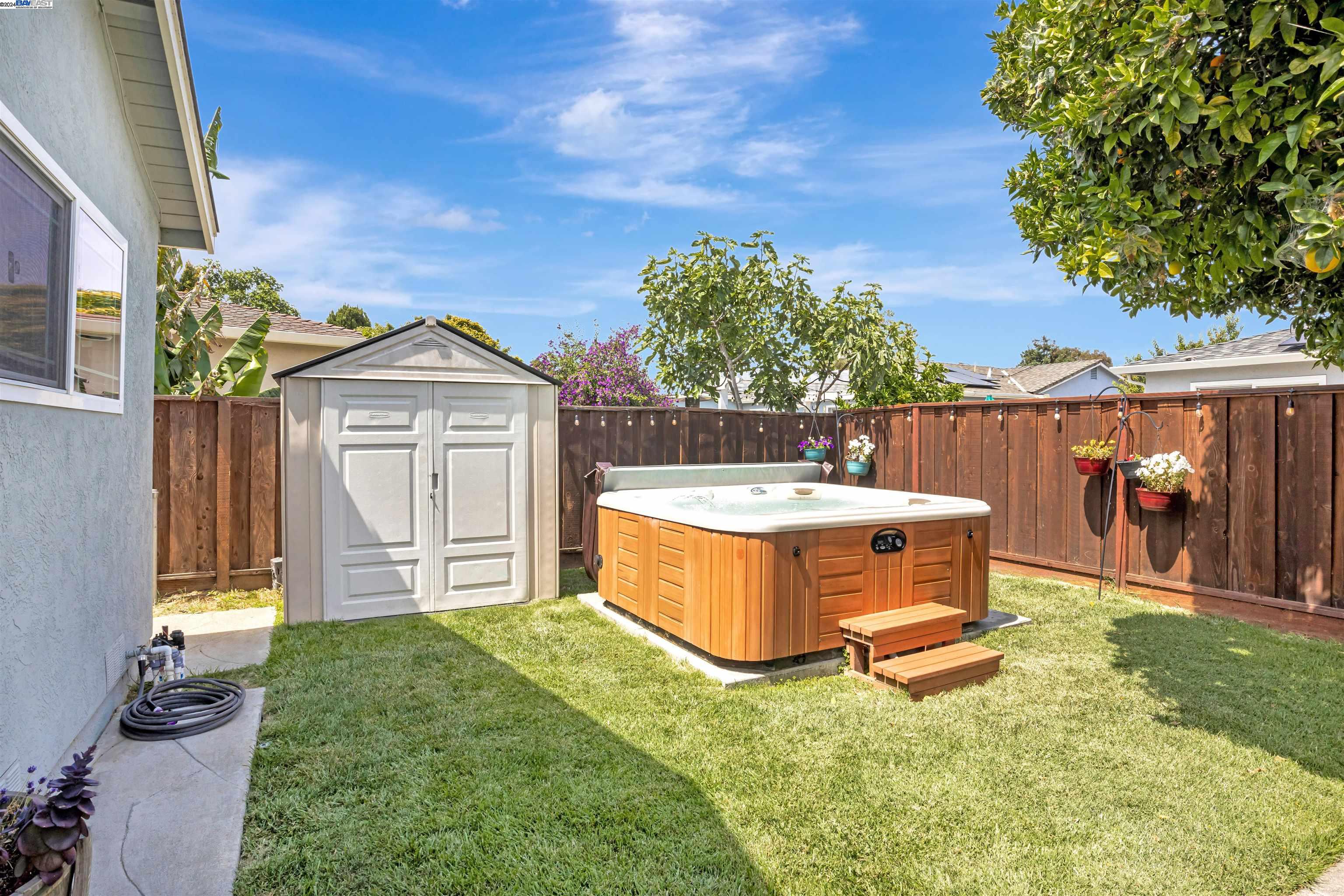 4737 Darlene Ct