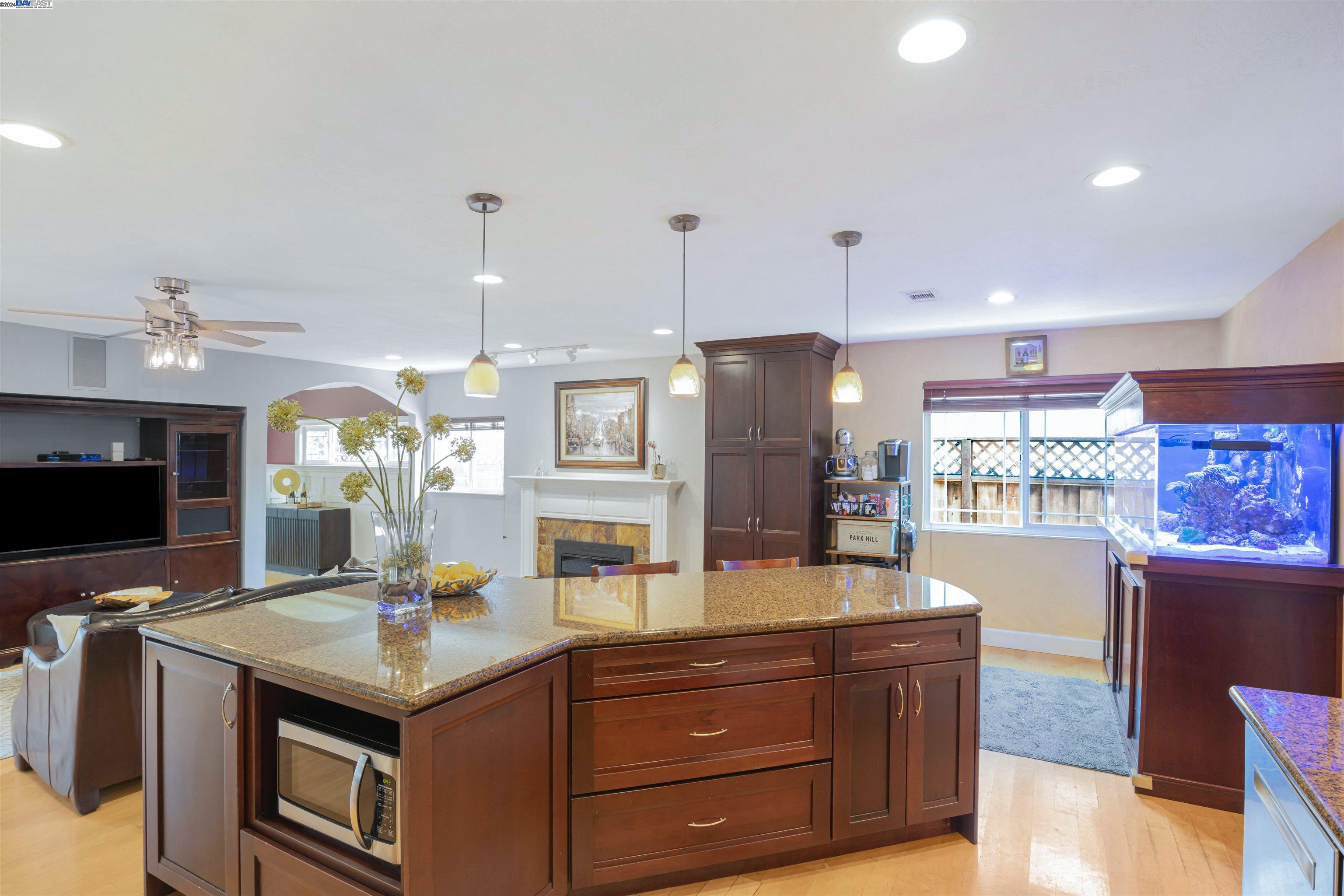 4737 Darlene Ct