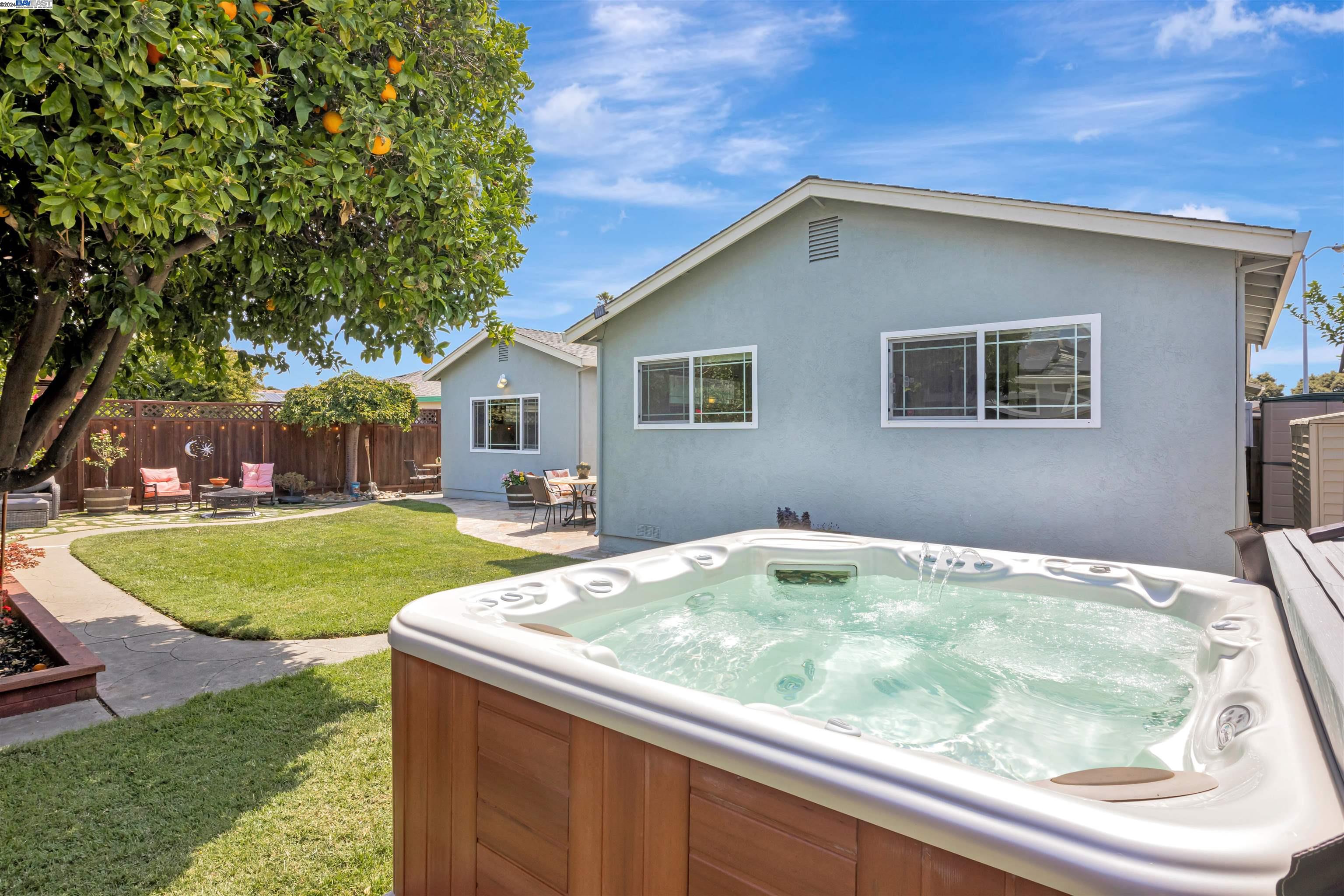 4737 Darlene Ct