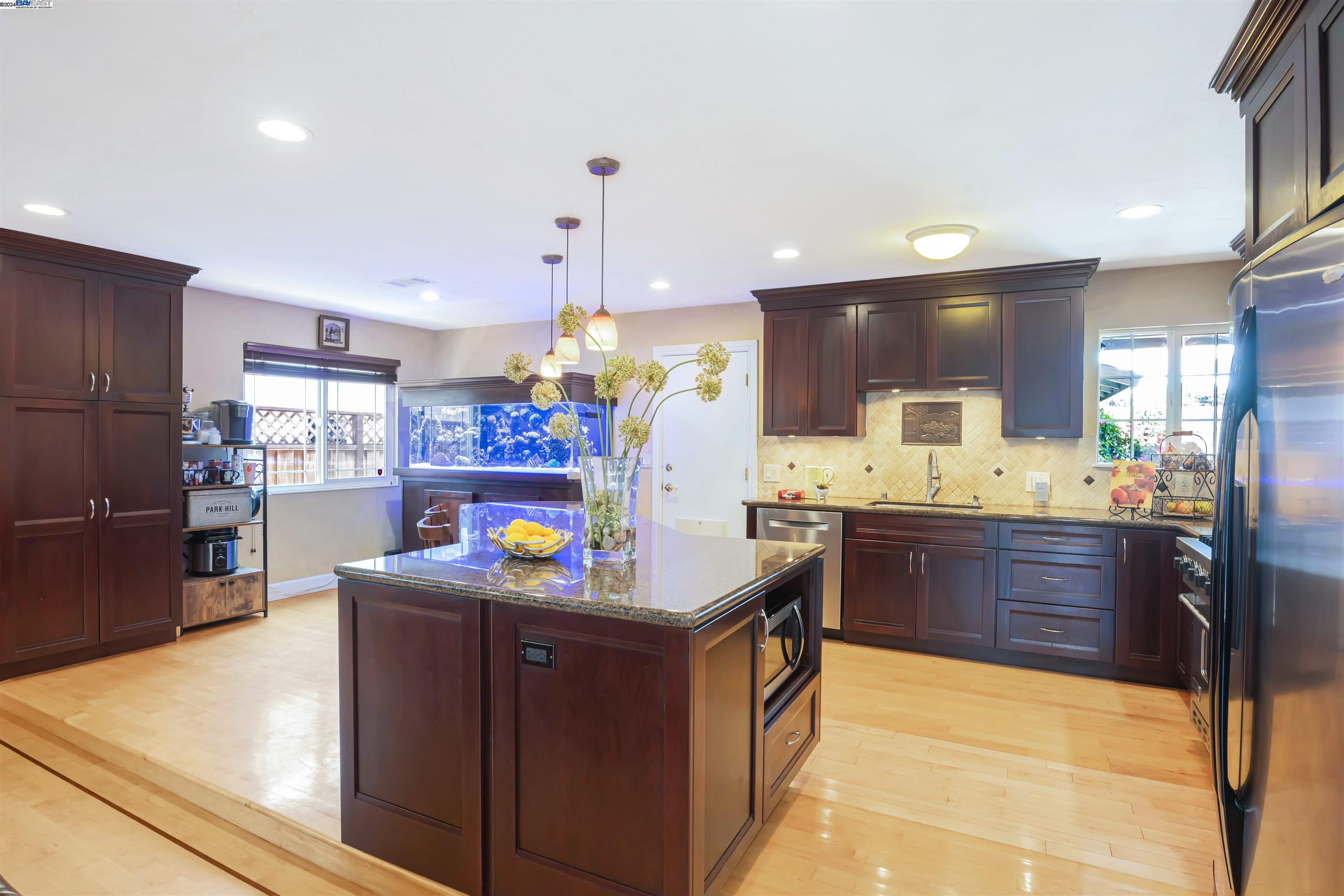 4737 Darlene Ct