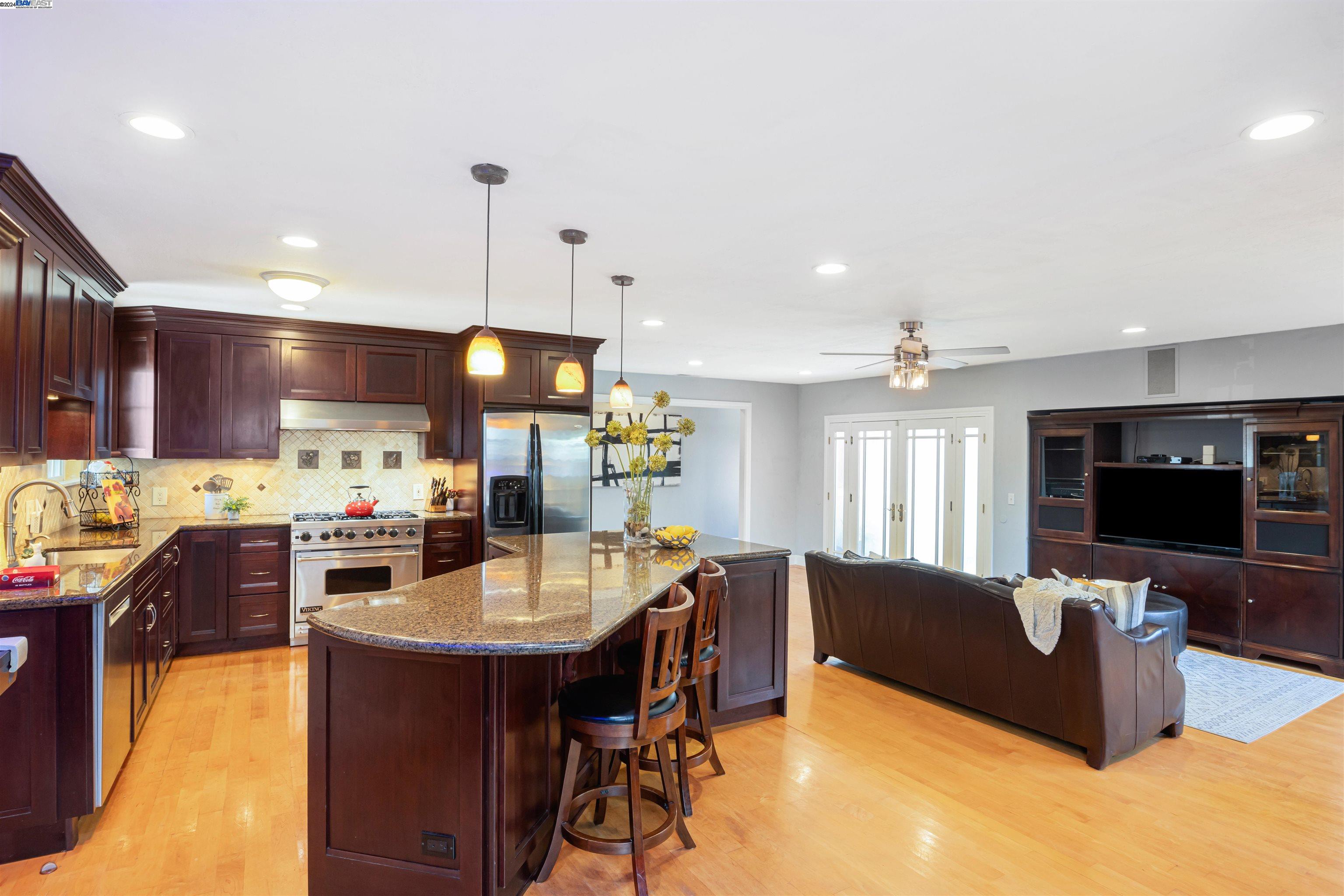 4737 Darlene Ct