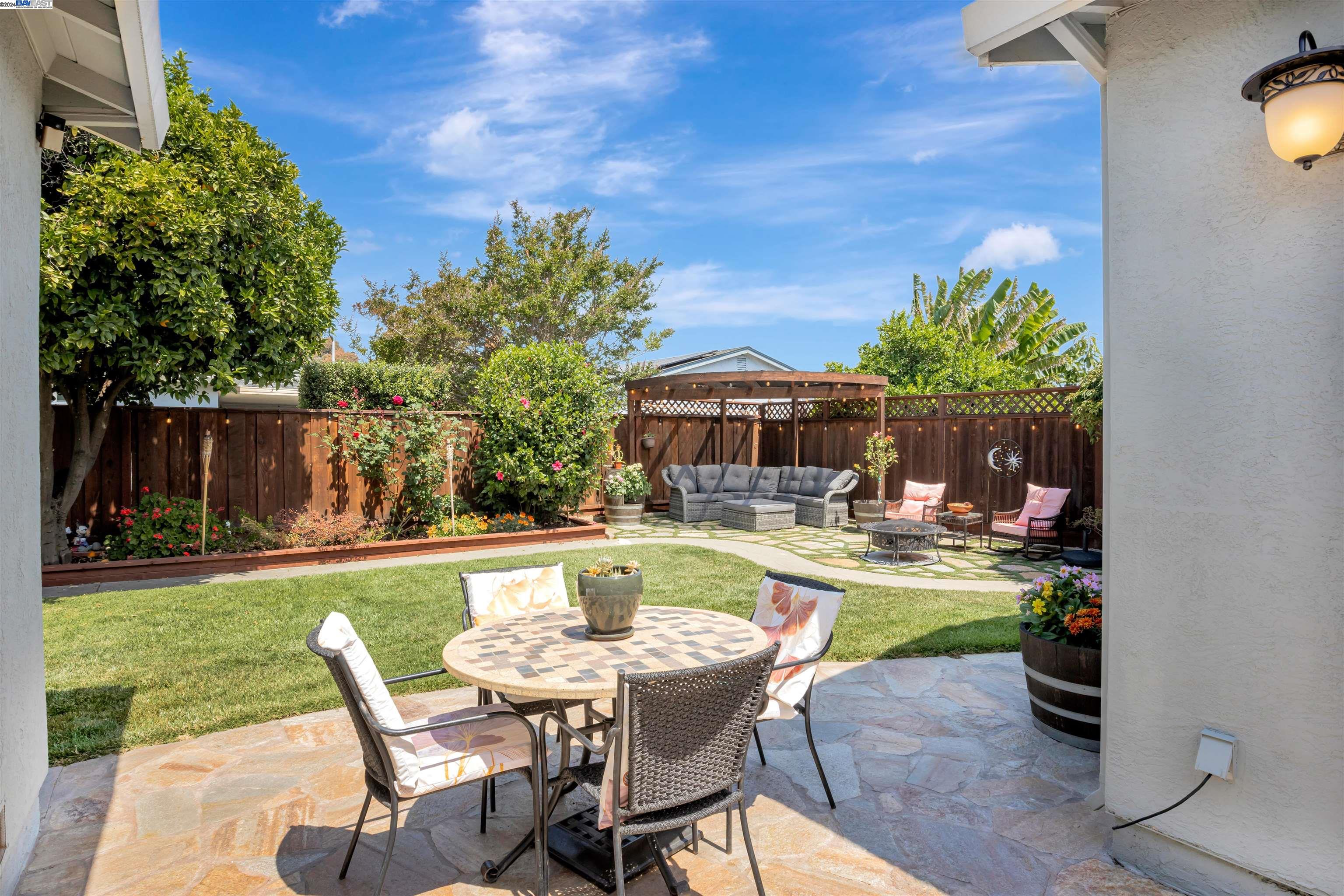 4737 Darlene Ct