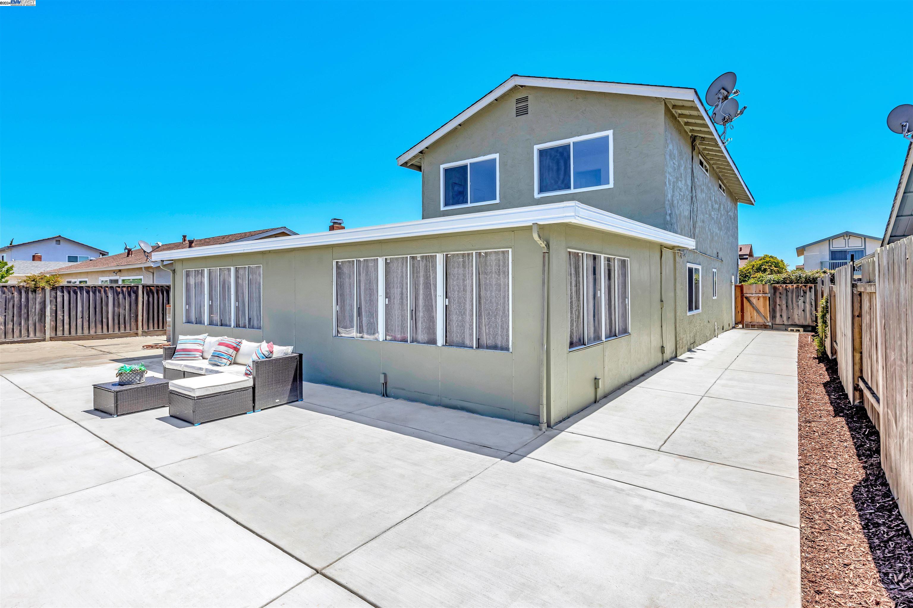 4553 Darcelle Dr