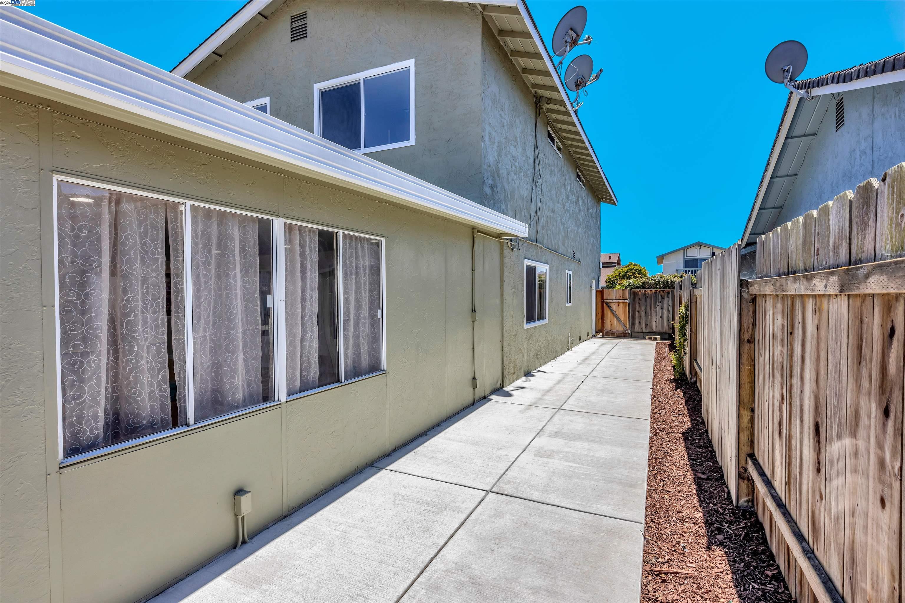 4553 Darcelle Dr