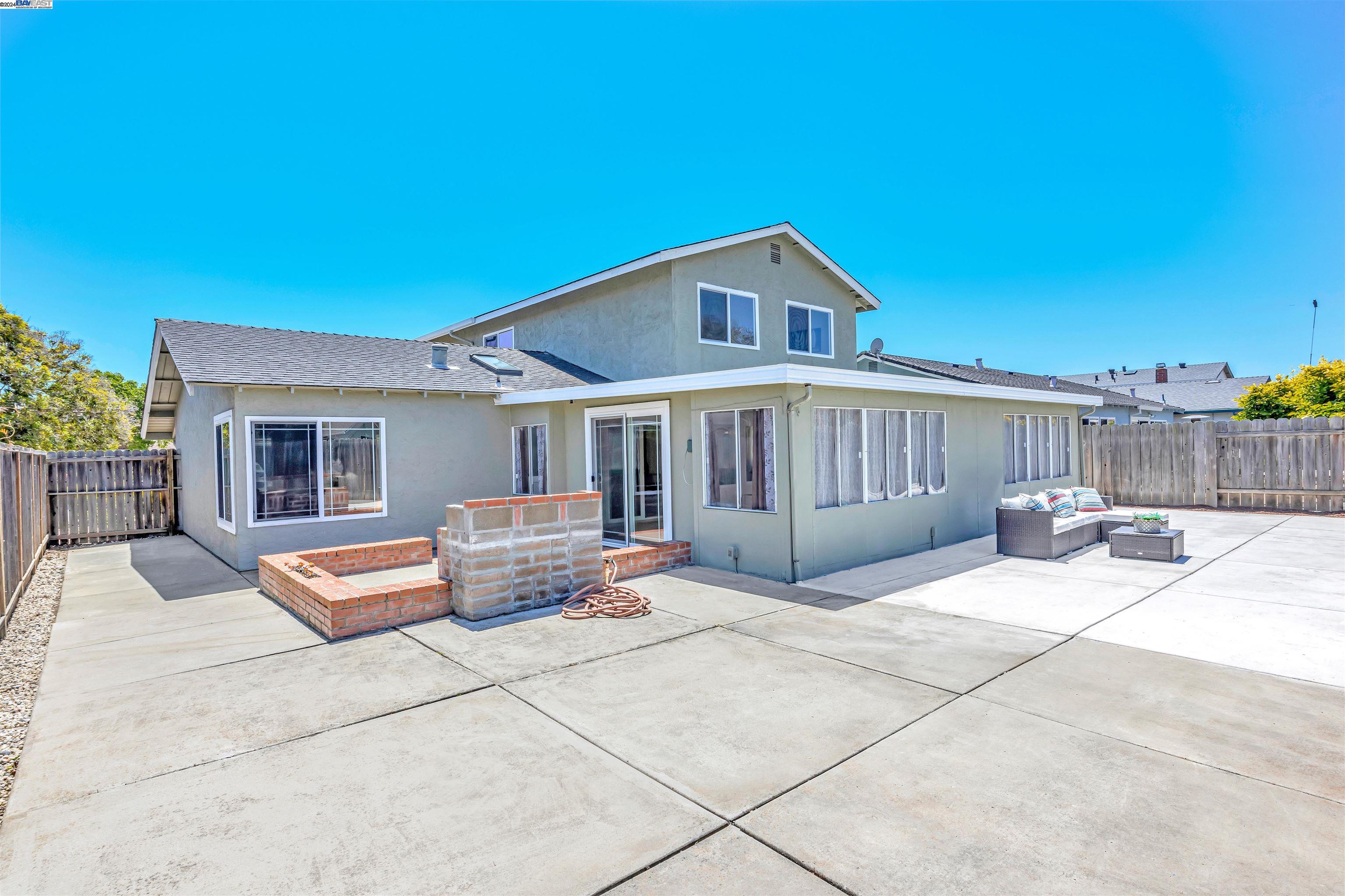 4553 Darcelle Dr