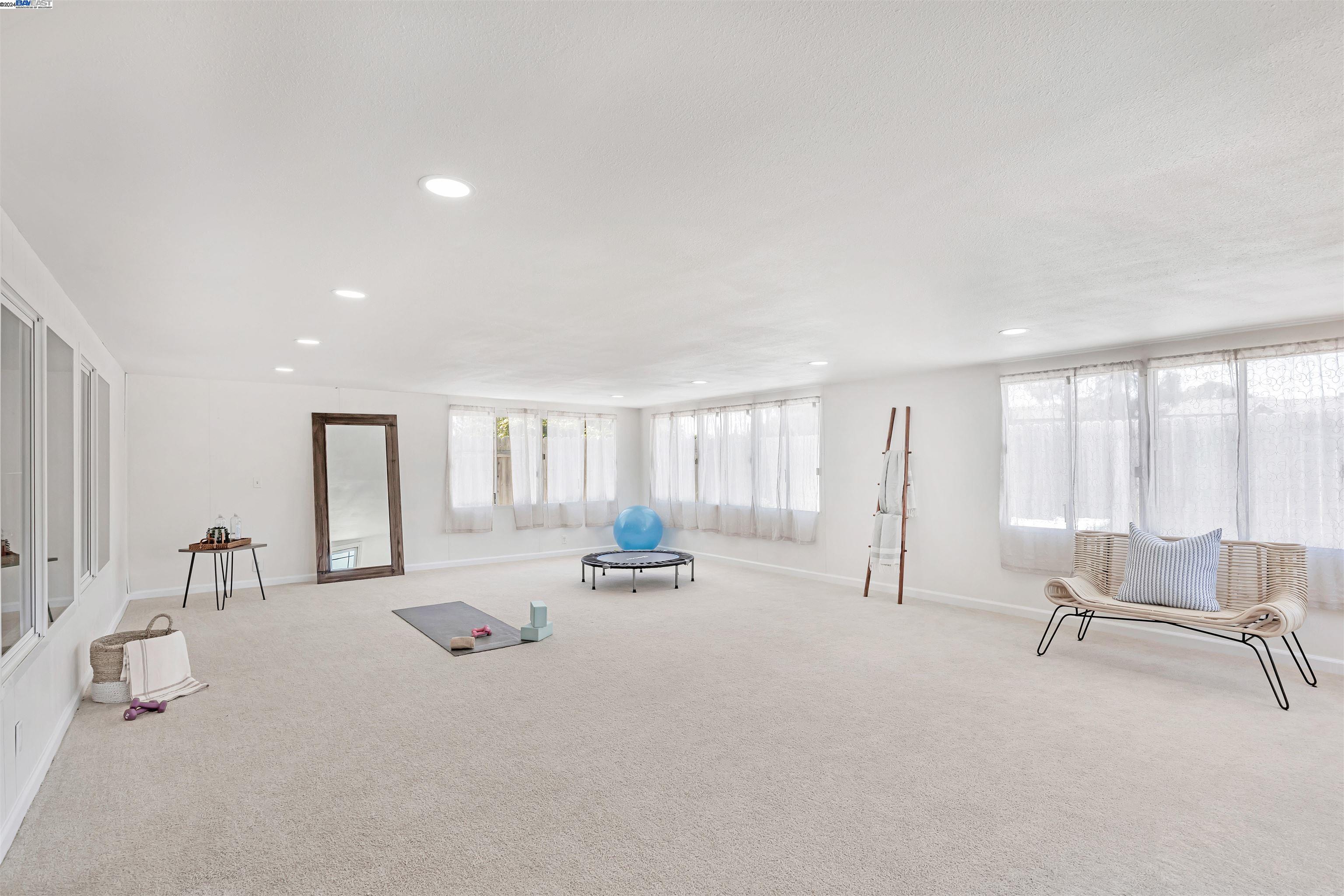 4553 Darcelle Dr