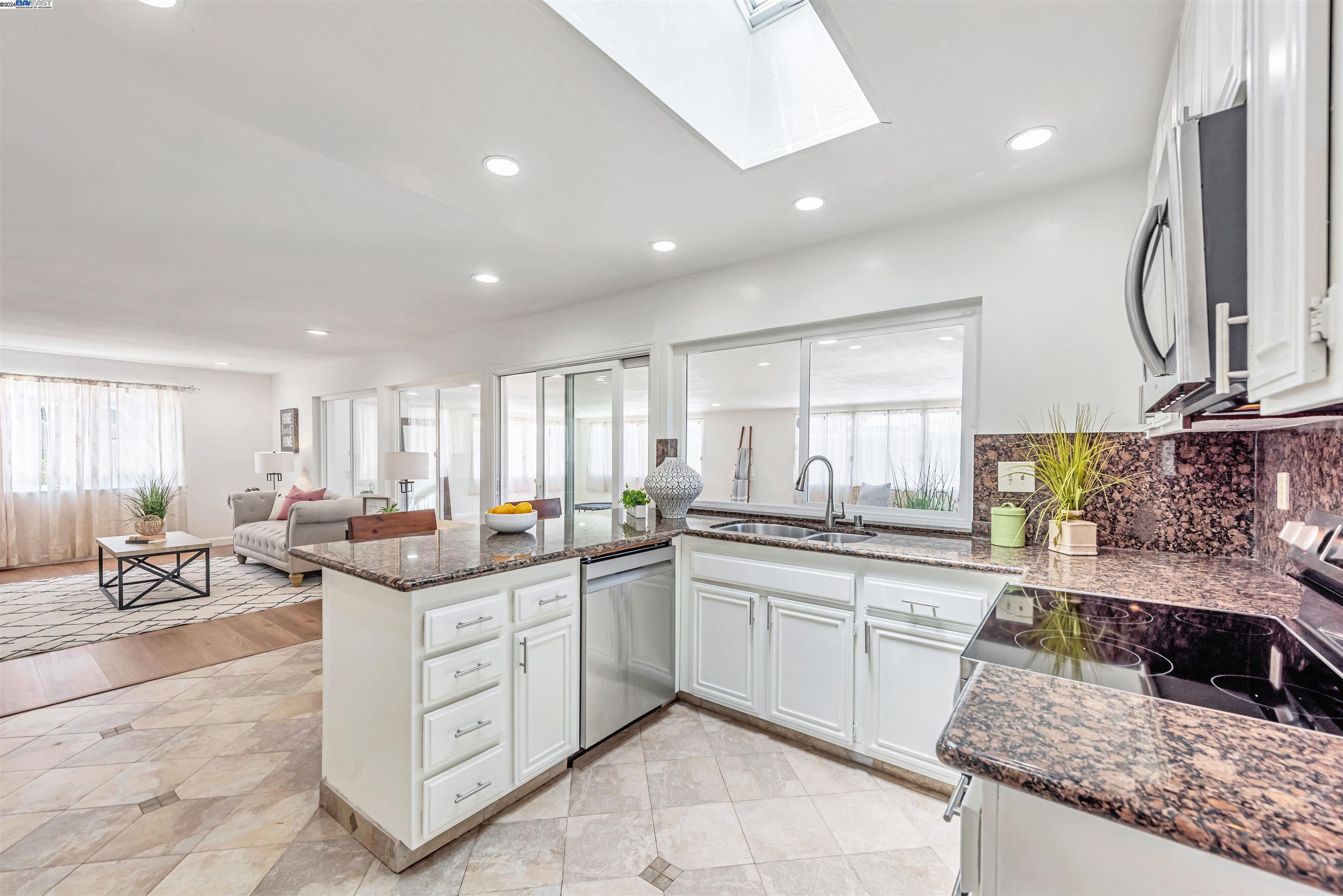 4553 Darcelle Dr