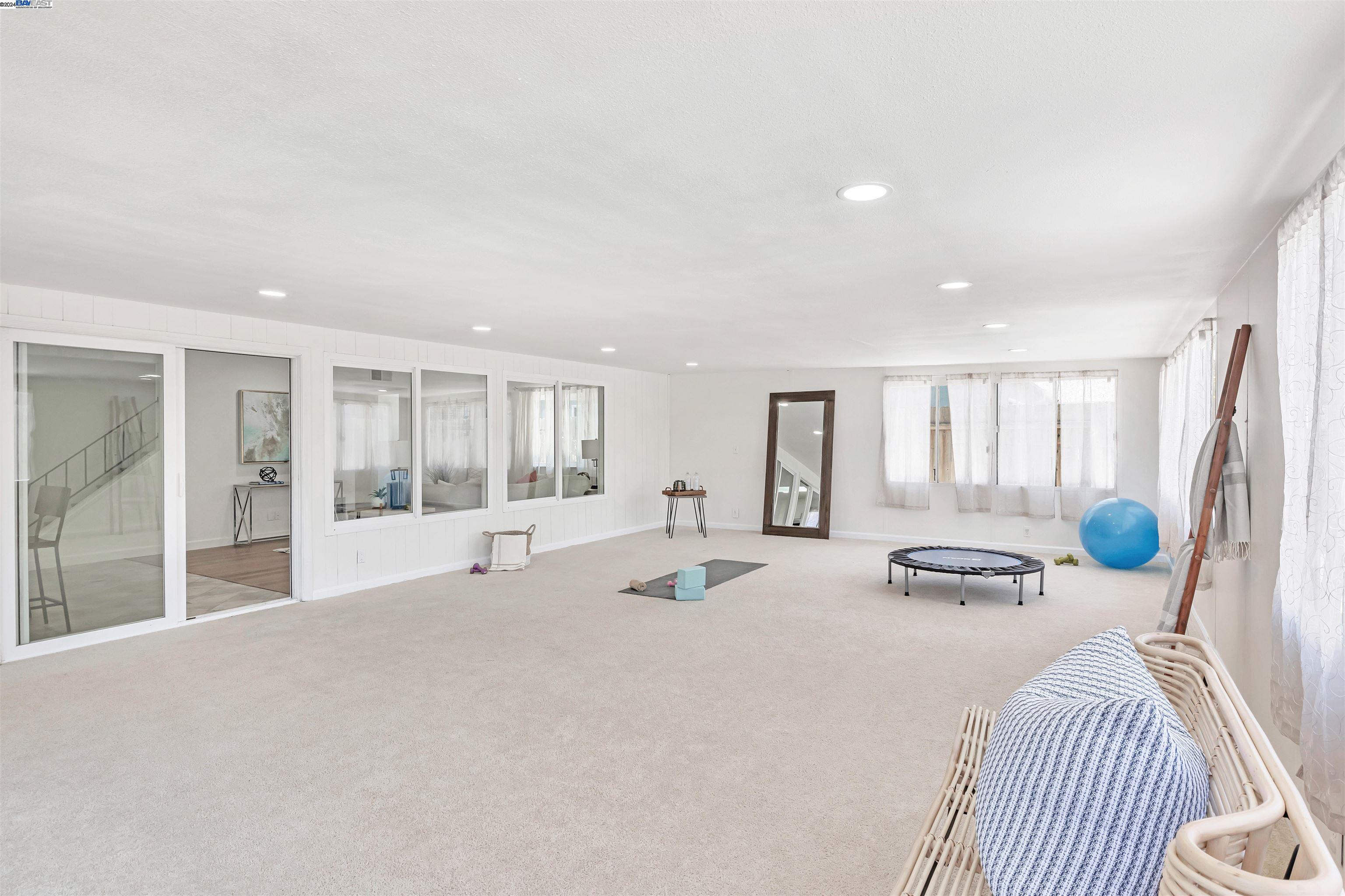 4553 Darcelle Dr