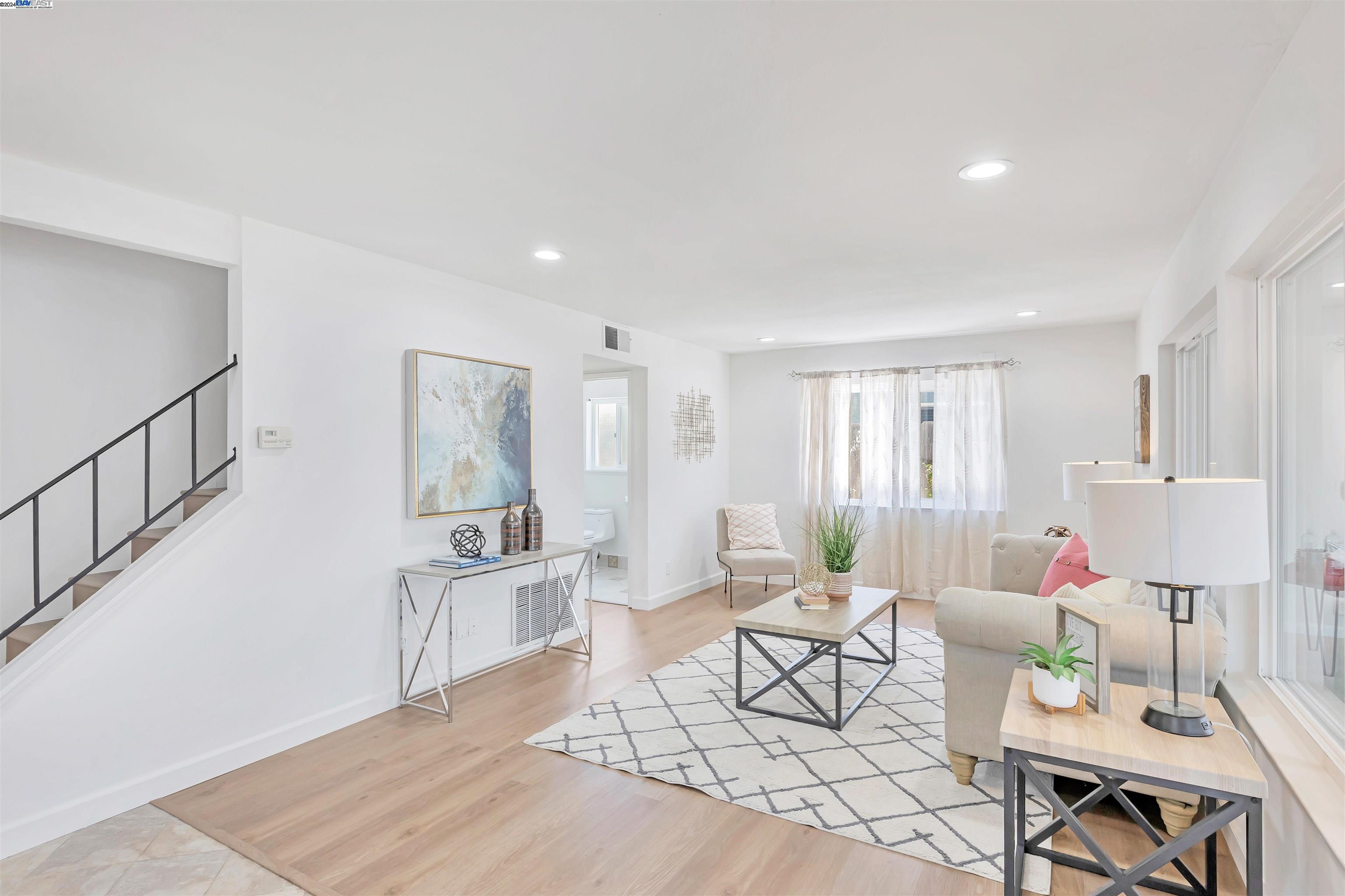 4553 Darcelle Dr