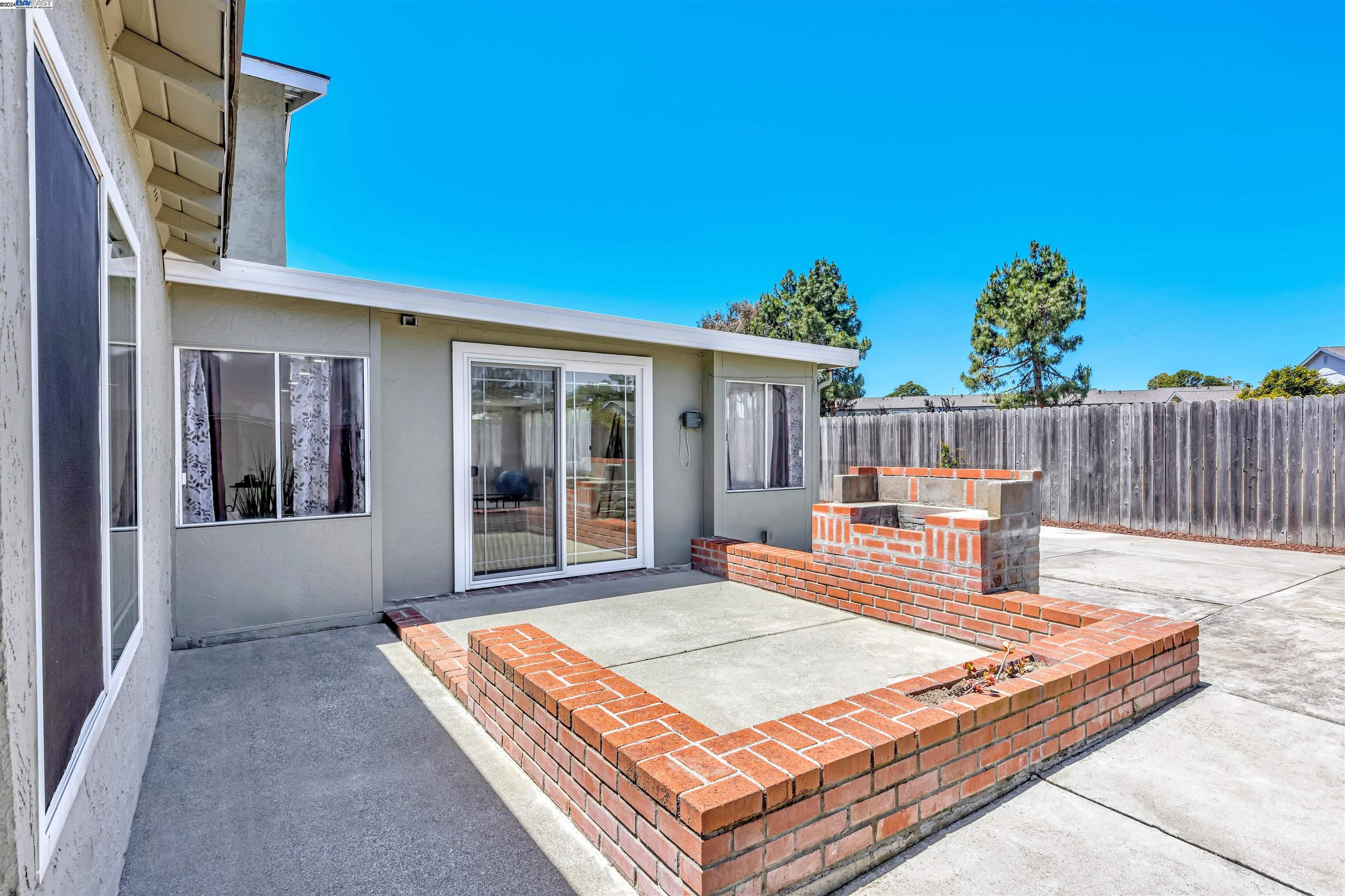 4553 Darcelle Dr