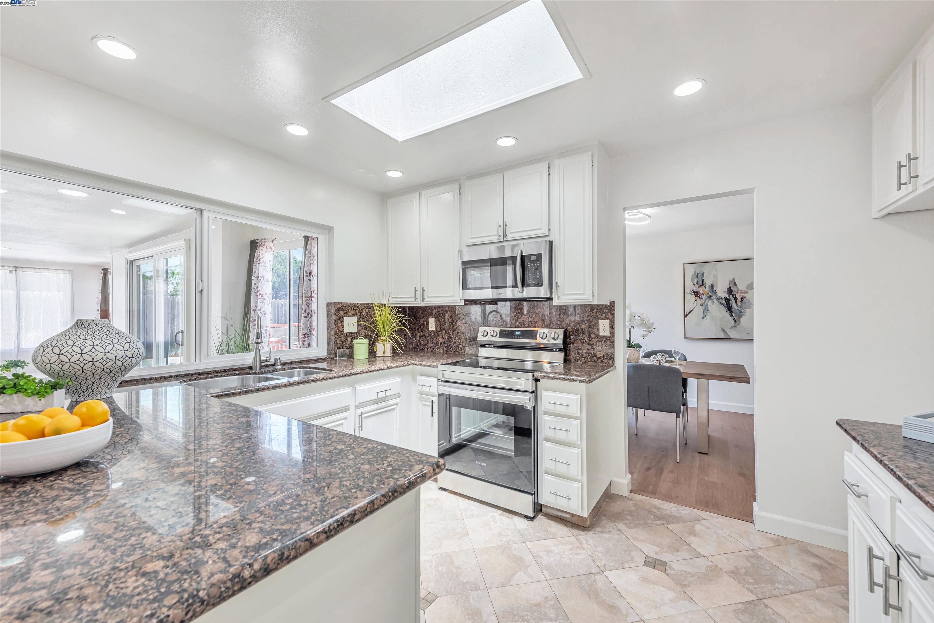 4553 Darcelle Dr