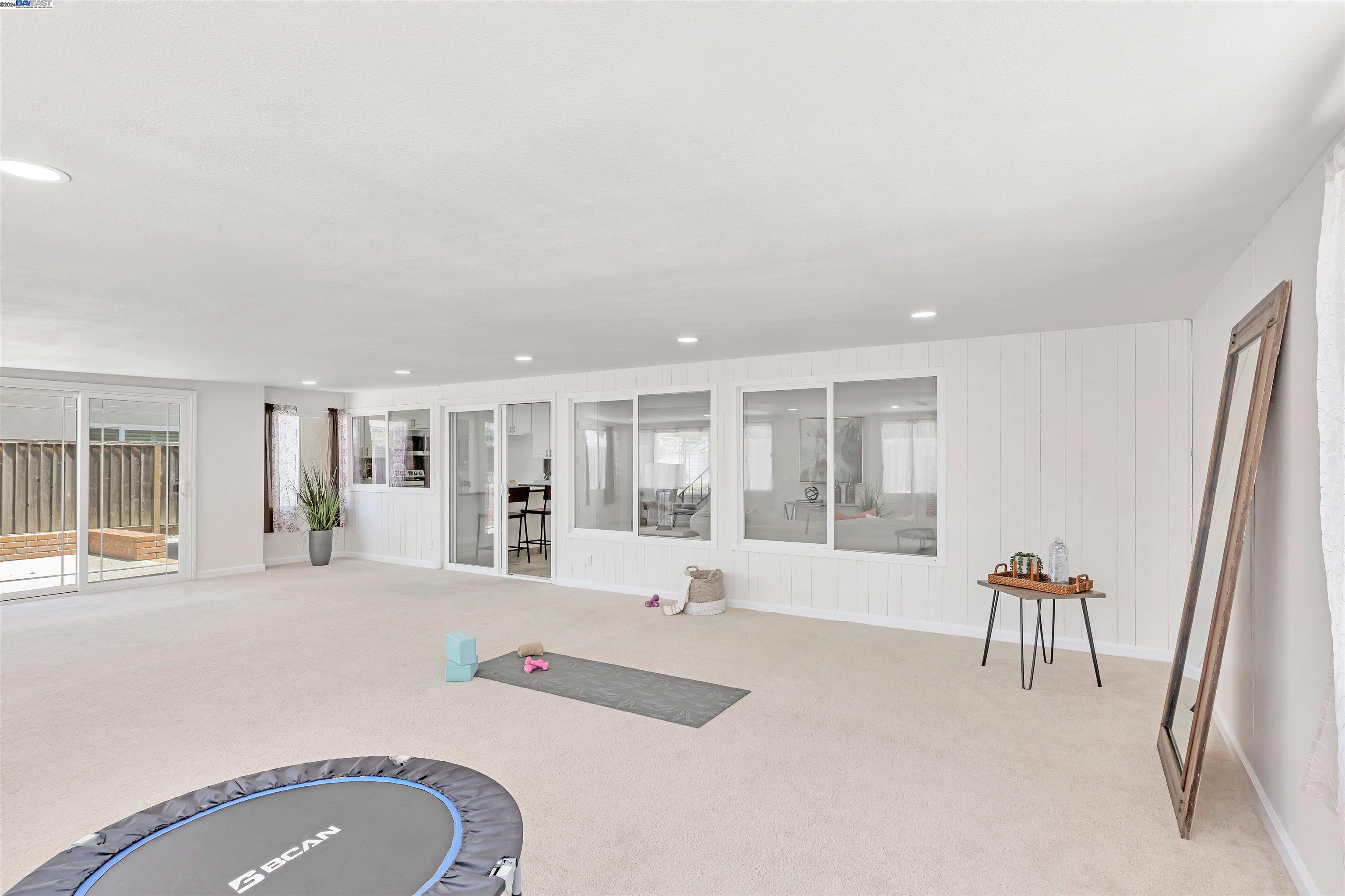 4553 Darcelle Dr
