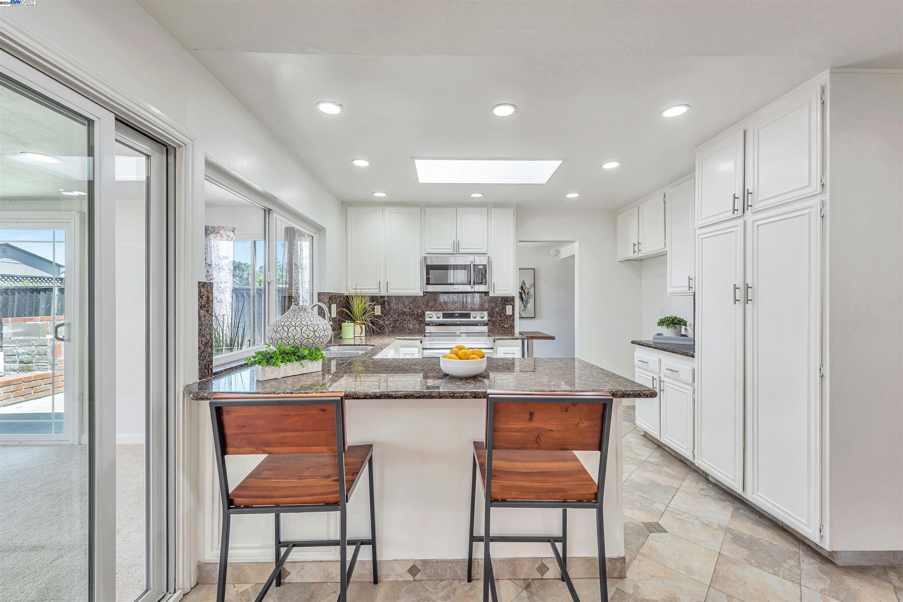 4553 Darcelle Dr