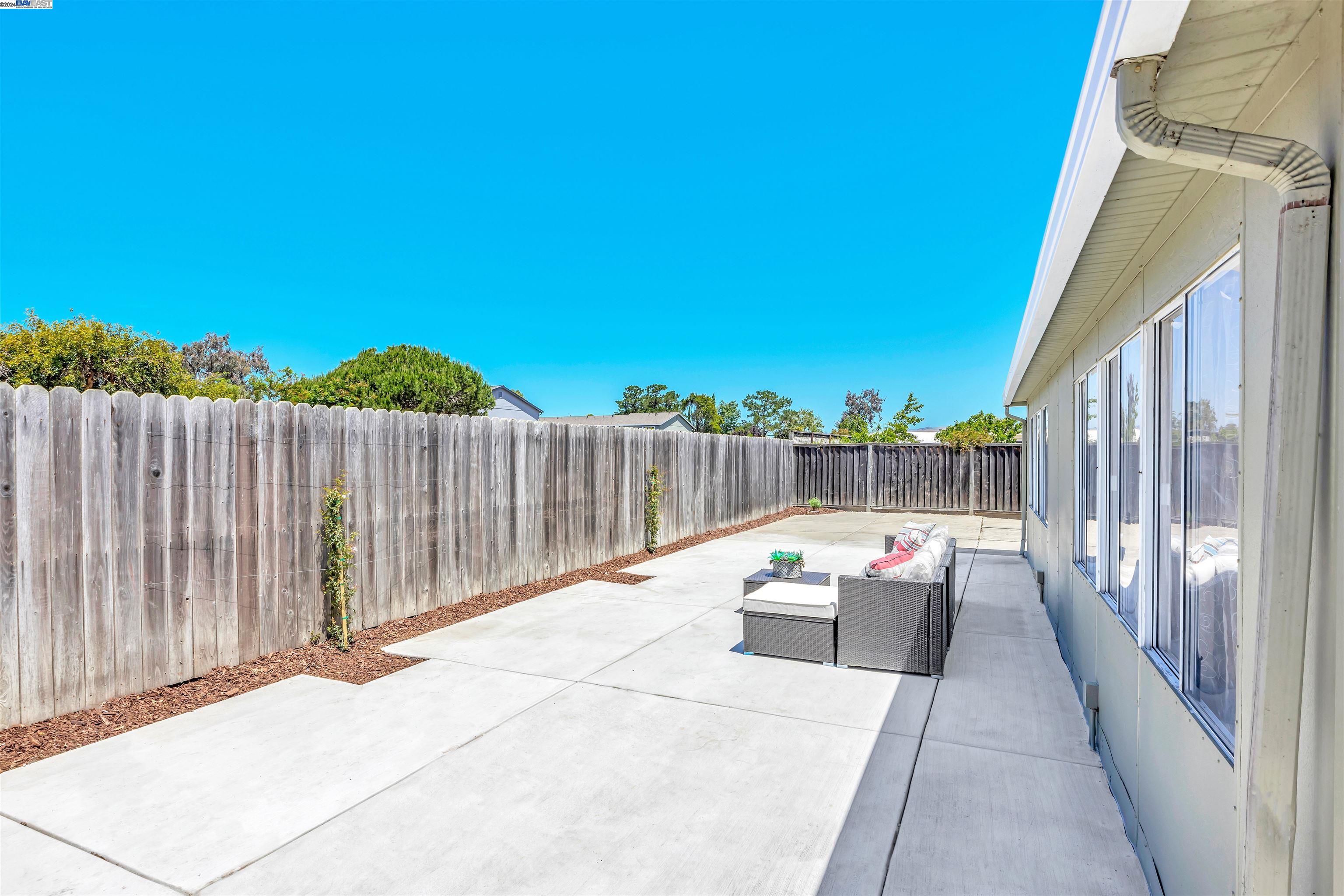 4553 Darcelle Dr