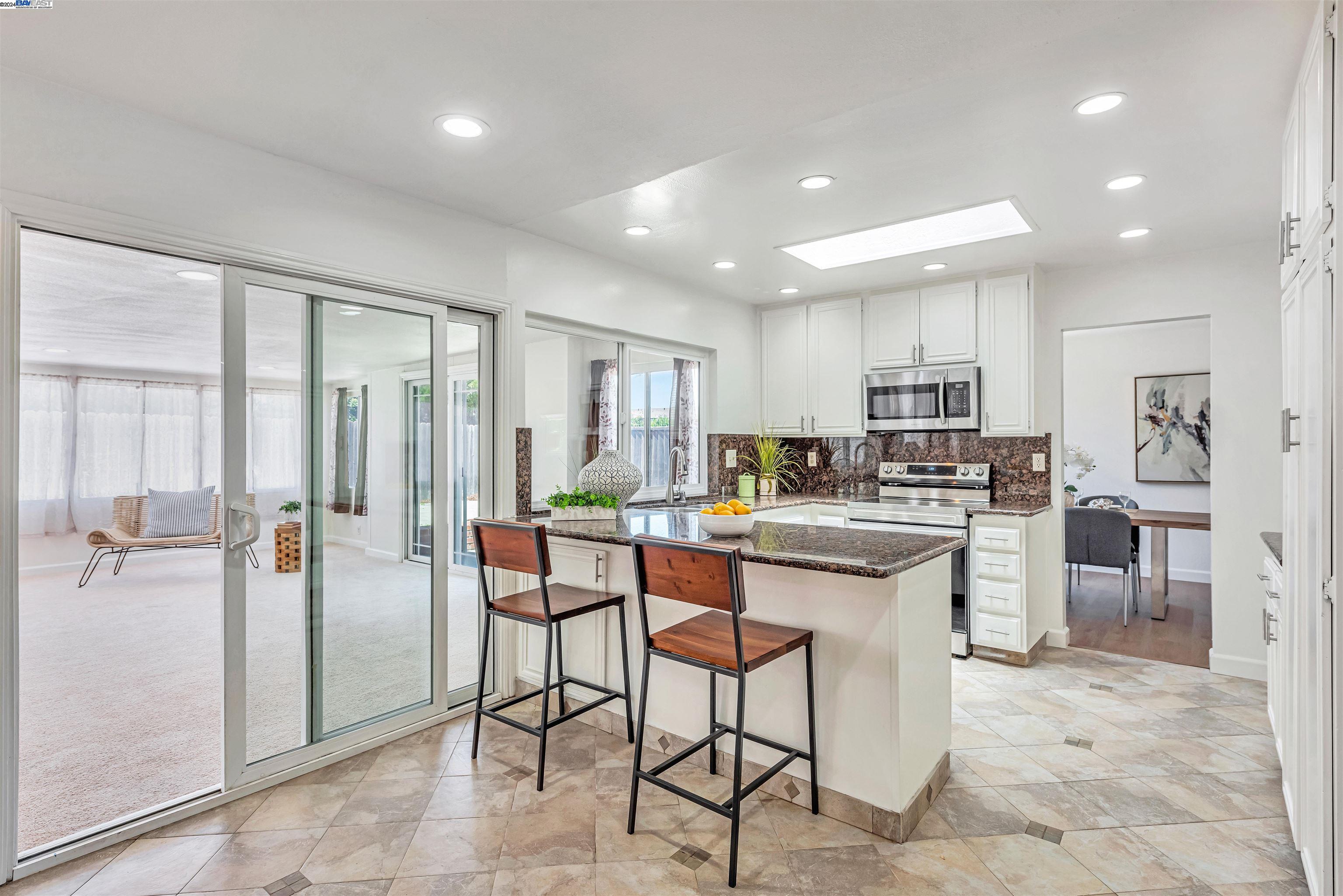 4553 Darcelle Dr