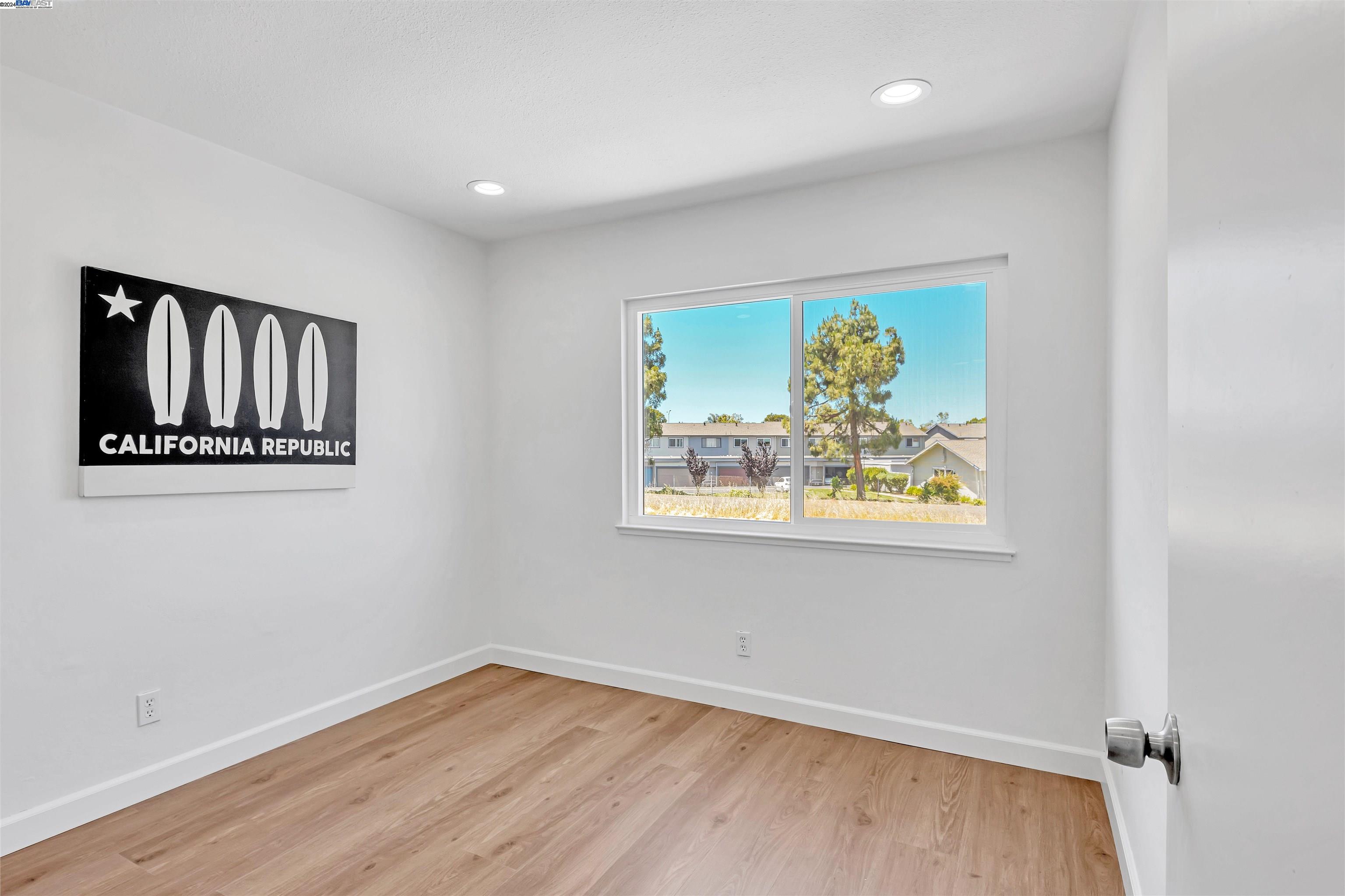 4553 Darcelle Dr