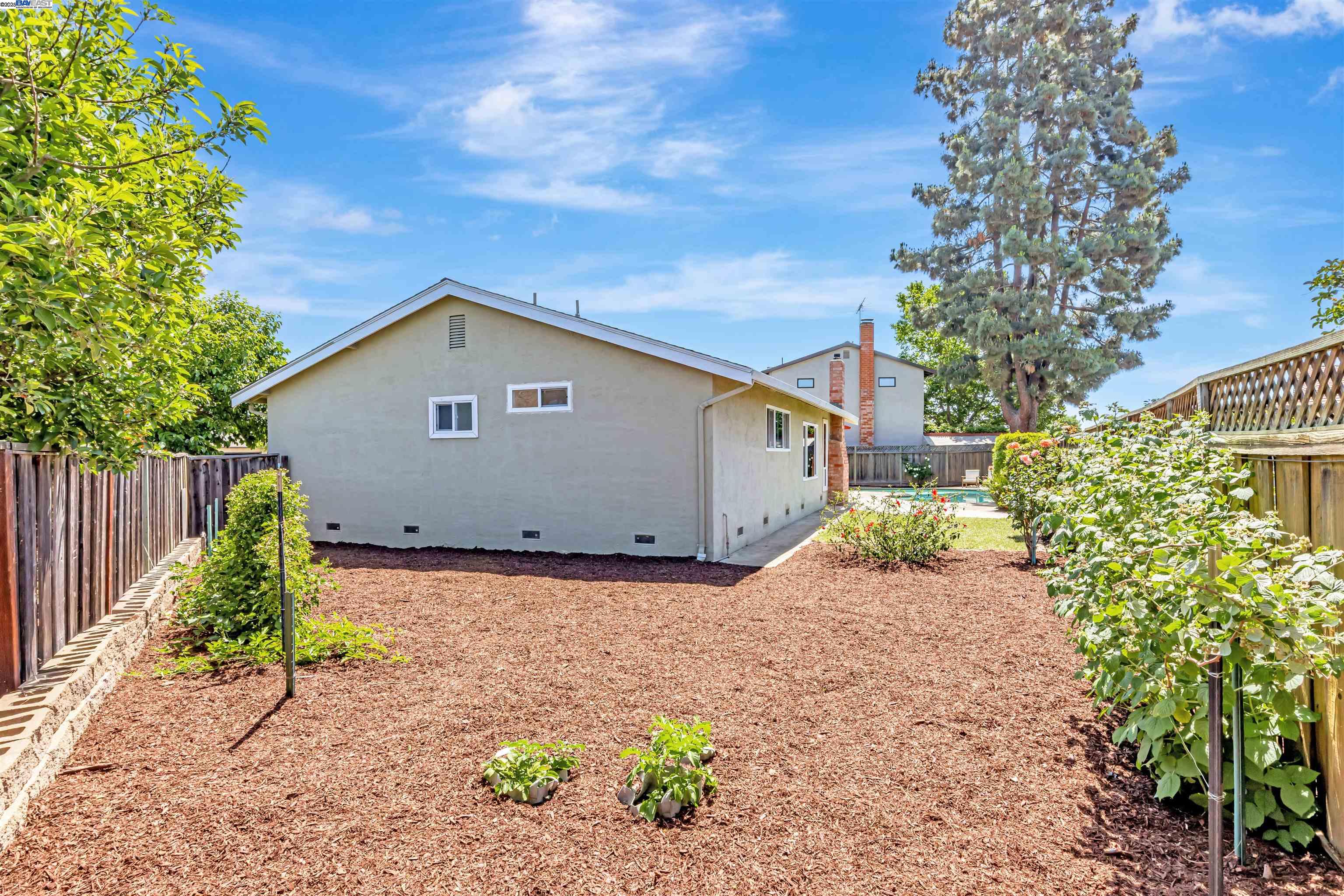 3335 Cornish Ct