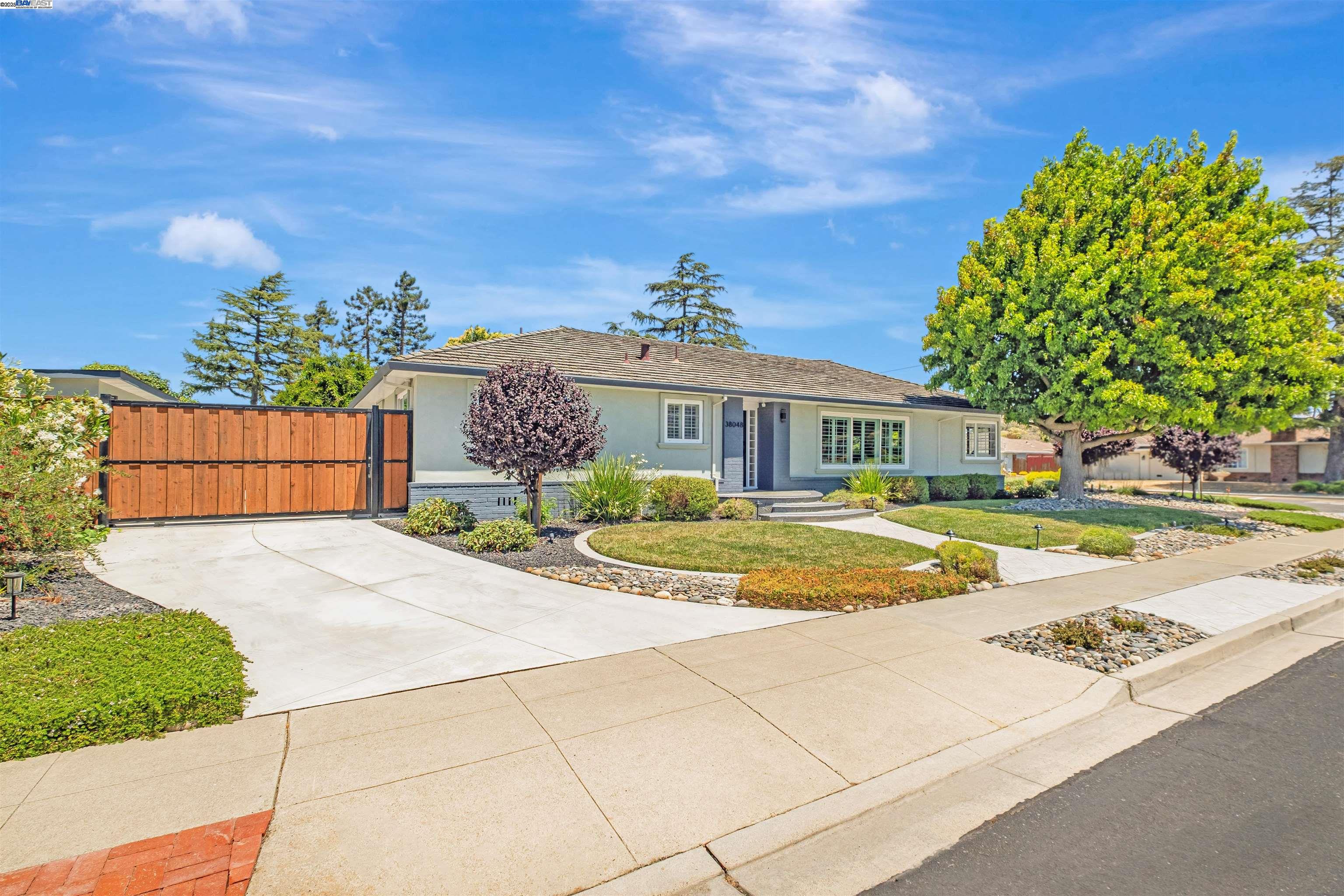 38048 Glenmoor Dr