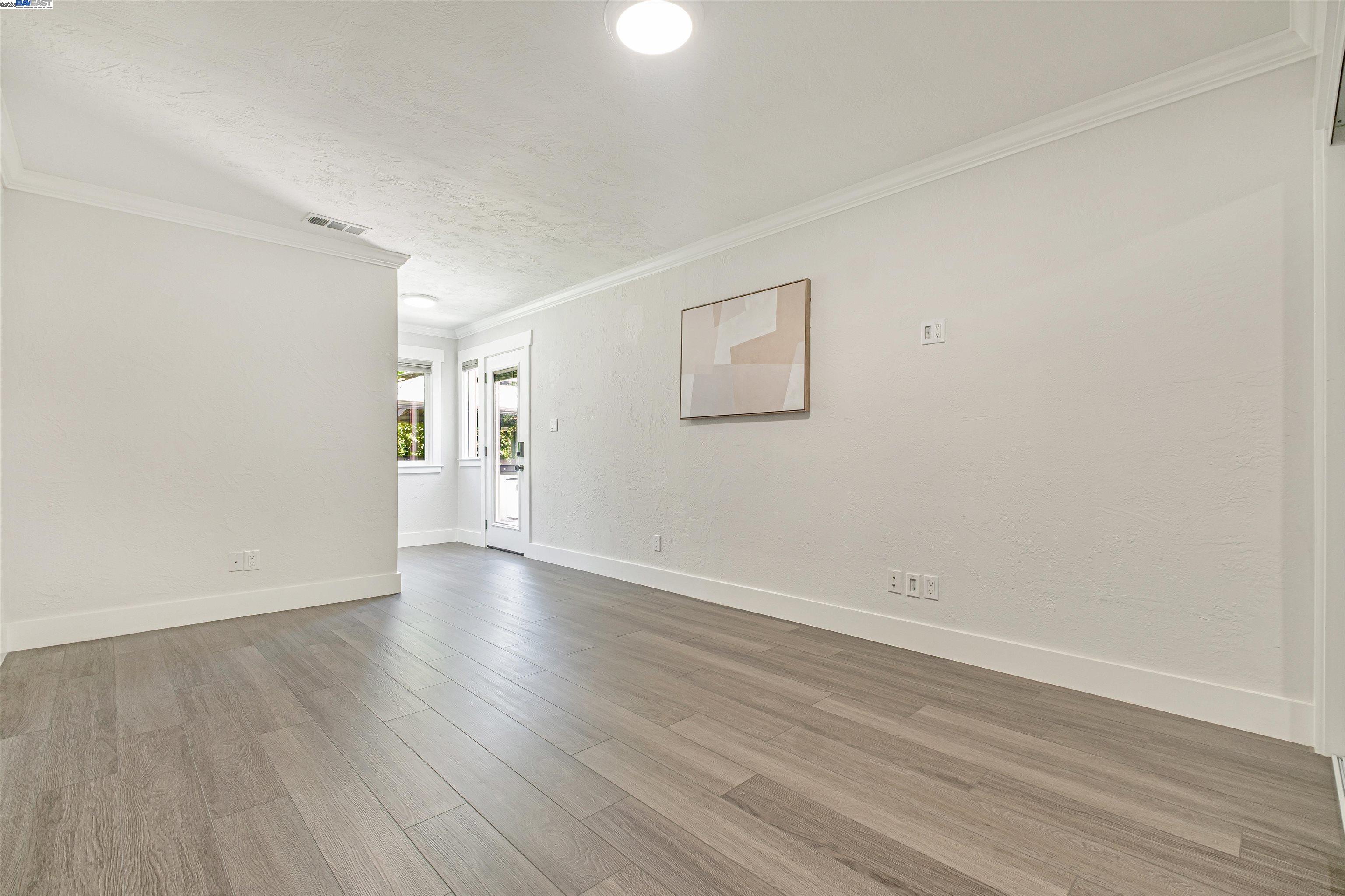 38048 Glenmoor Dr