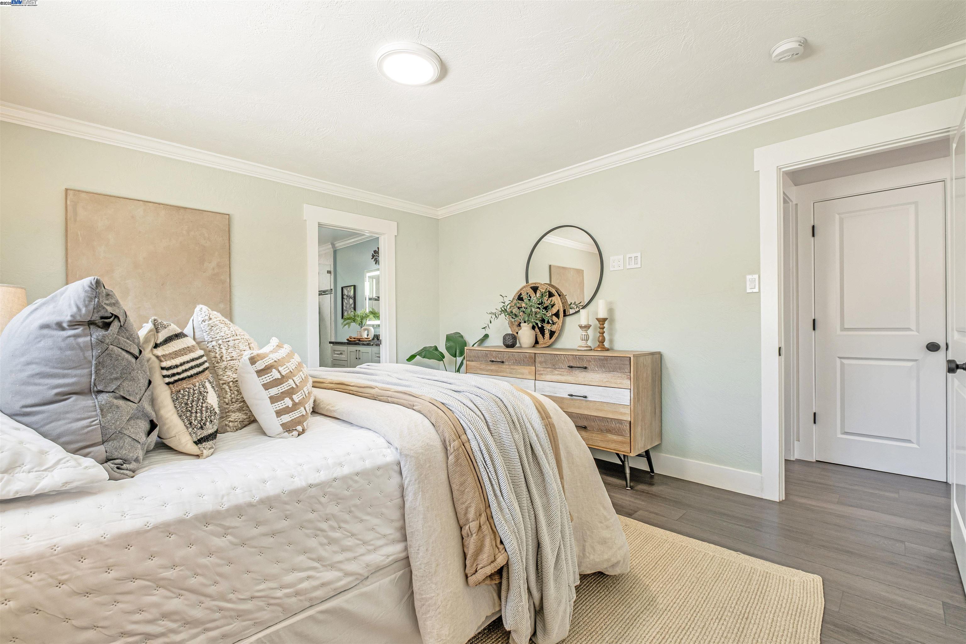 38048 Glenmoor Dr
