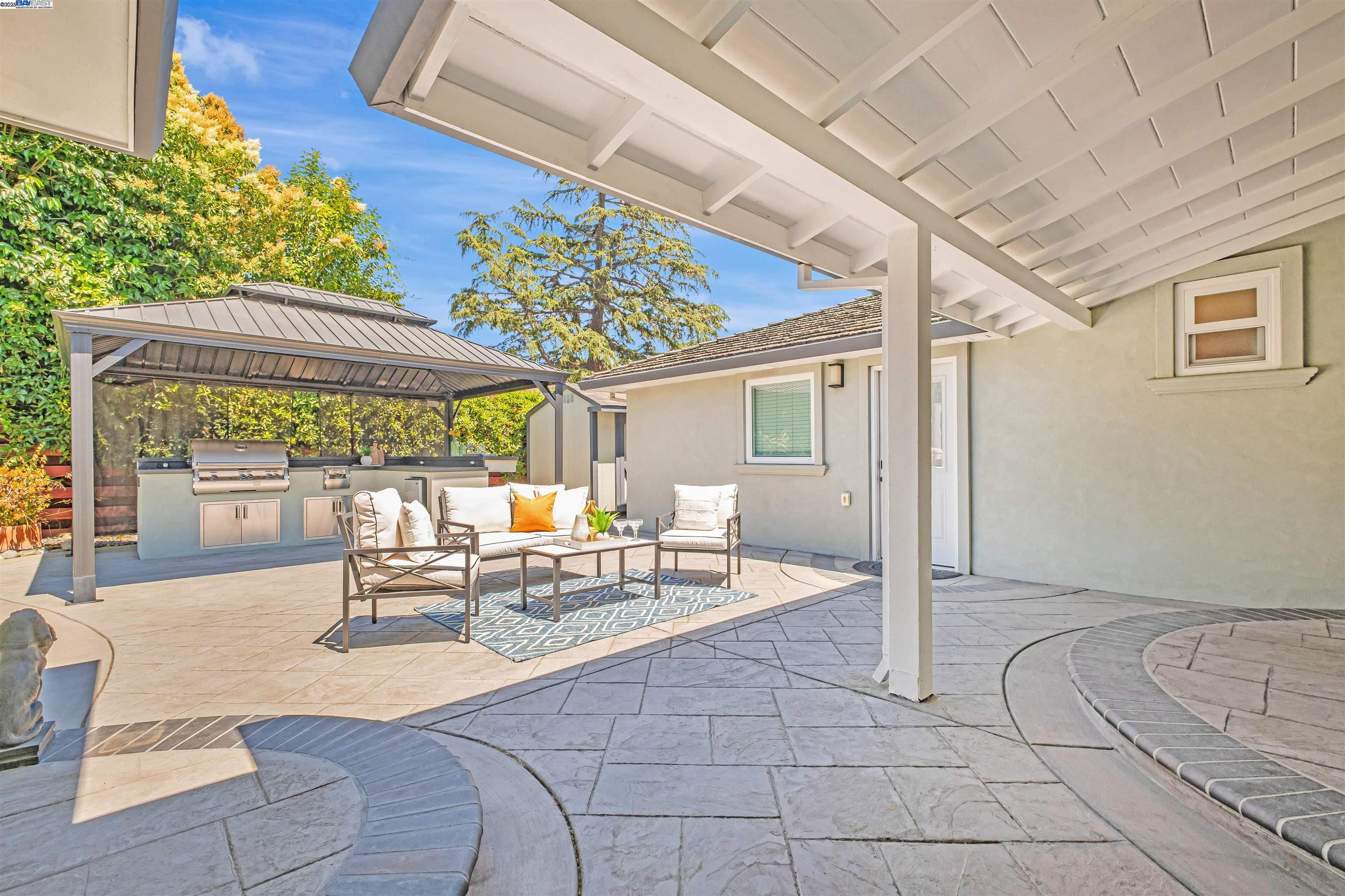 38048 Glenmoor Dr
