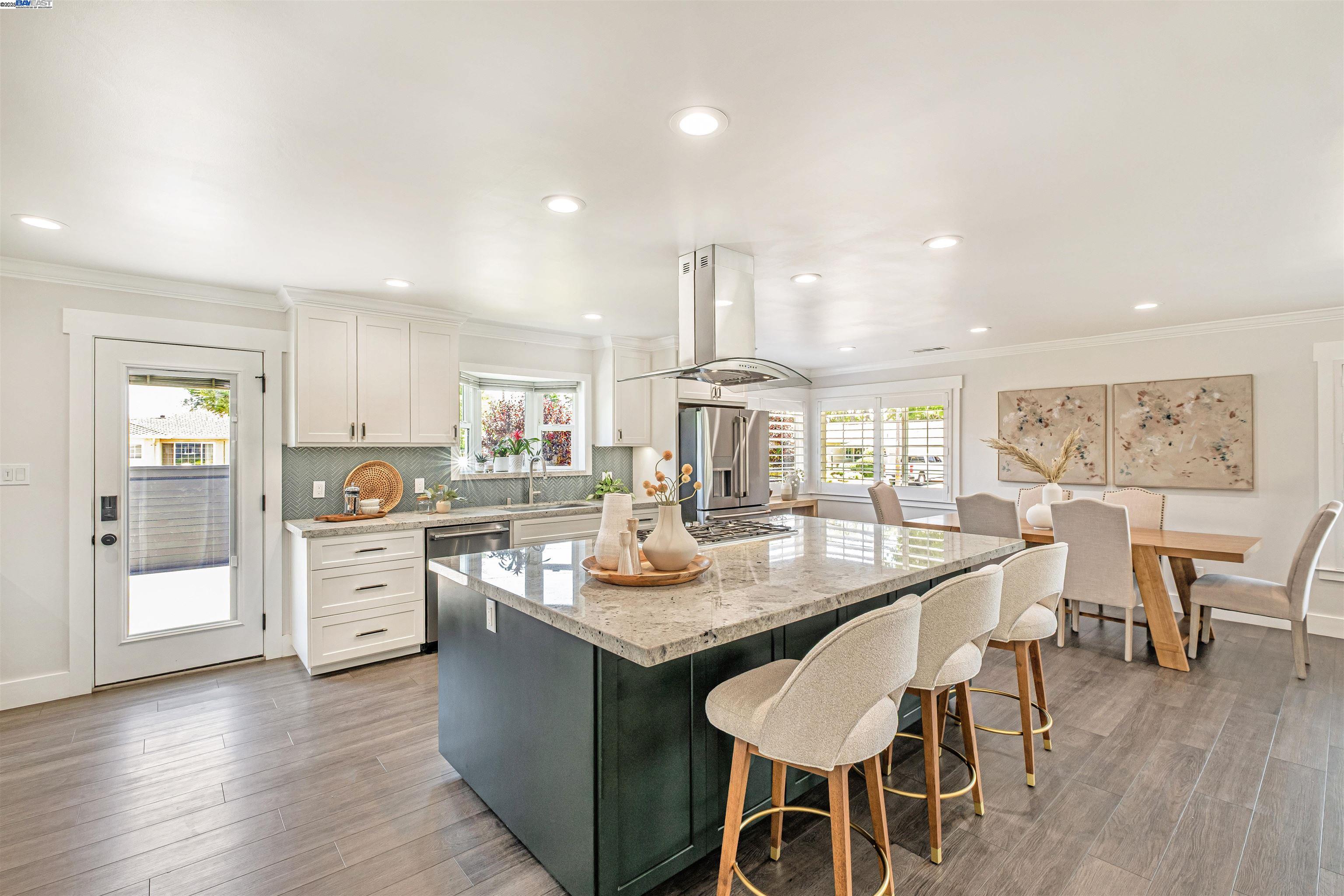 38048 Glenmoor Dr