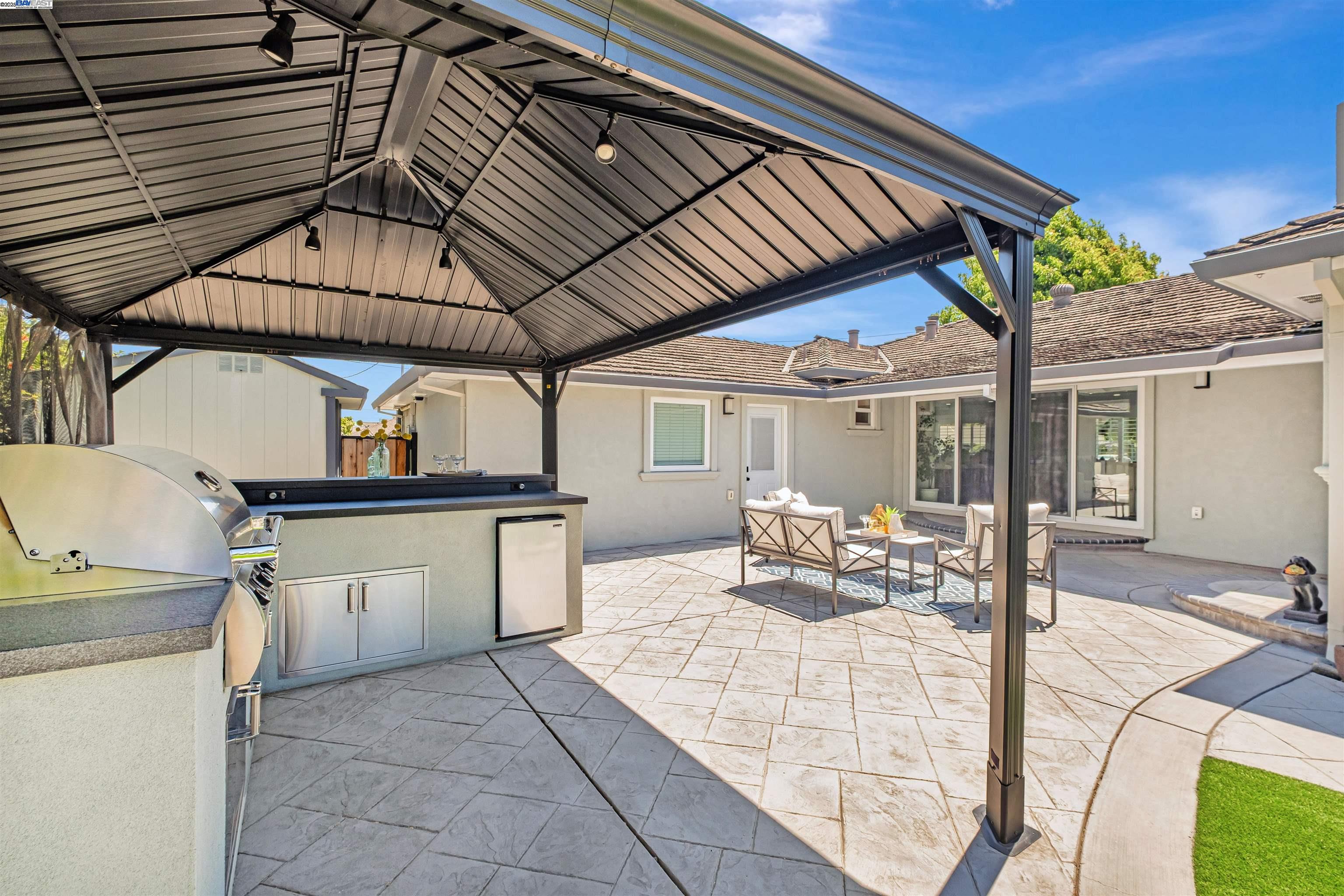 38048 Glenmoor Dr