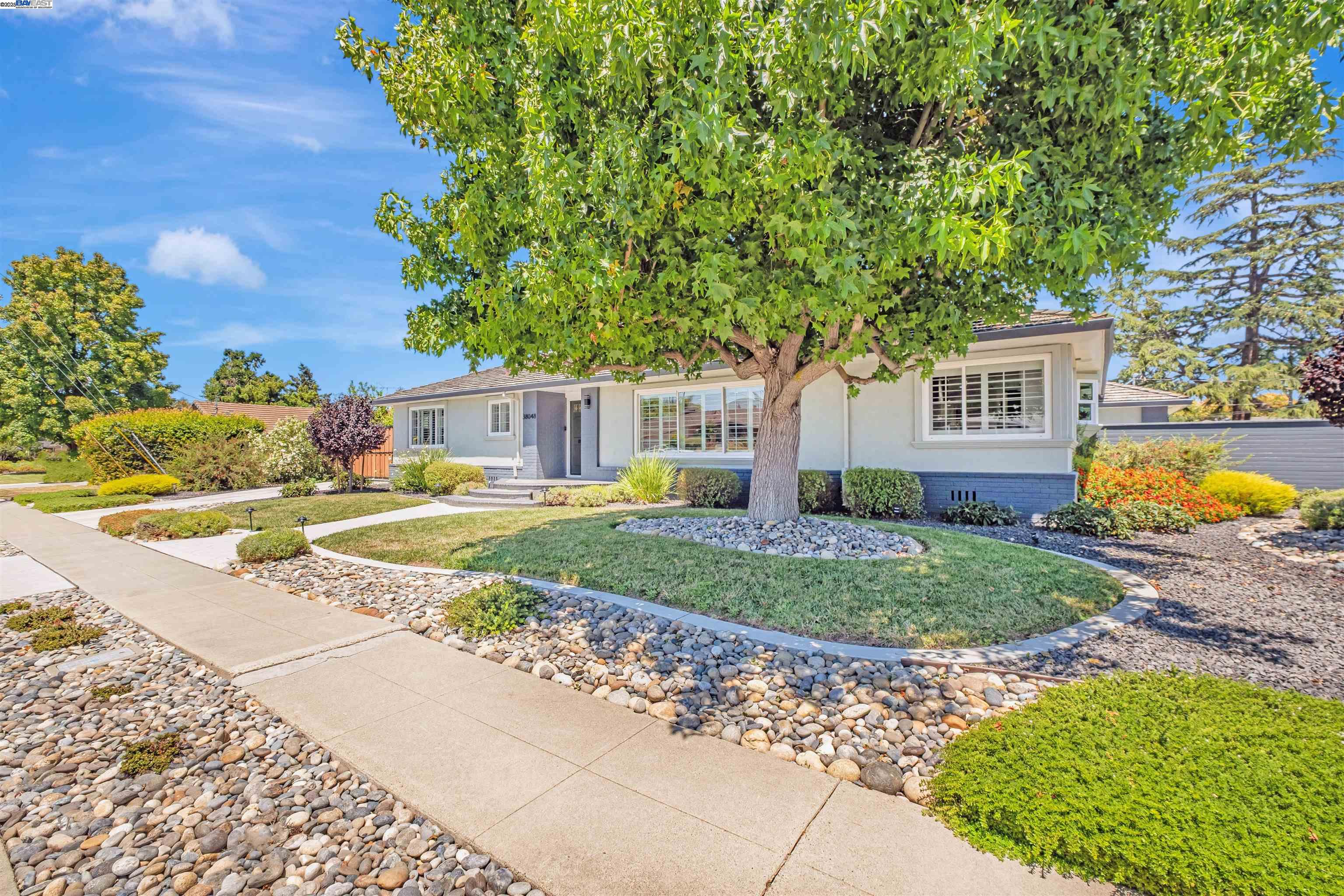 38048 Glenmoor Dr