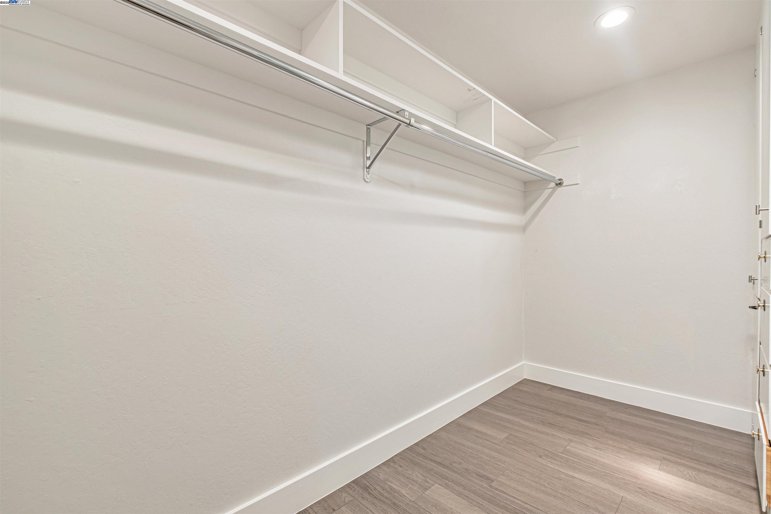 38048 Glenmoor Dr