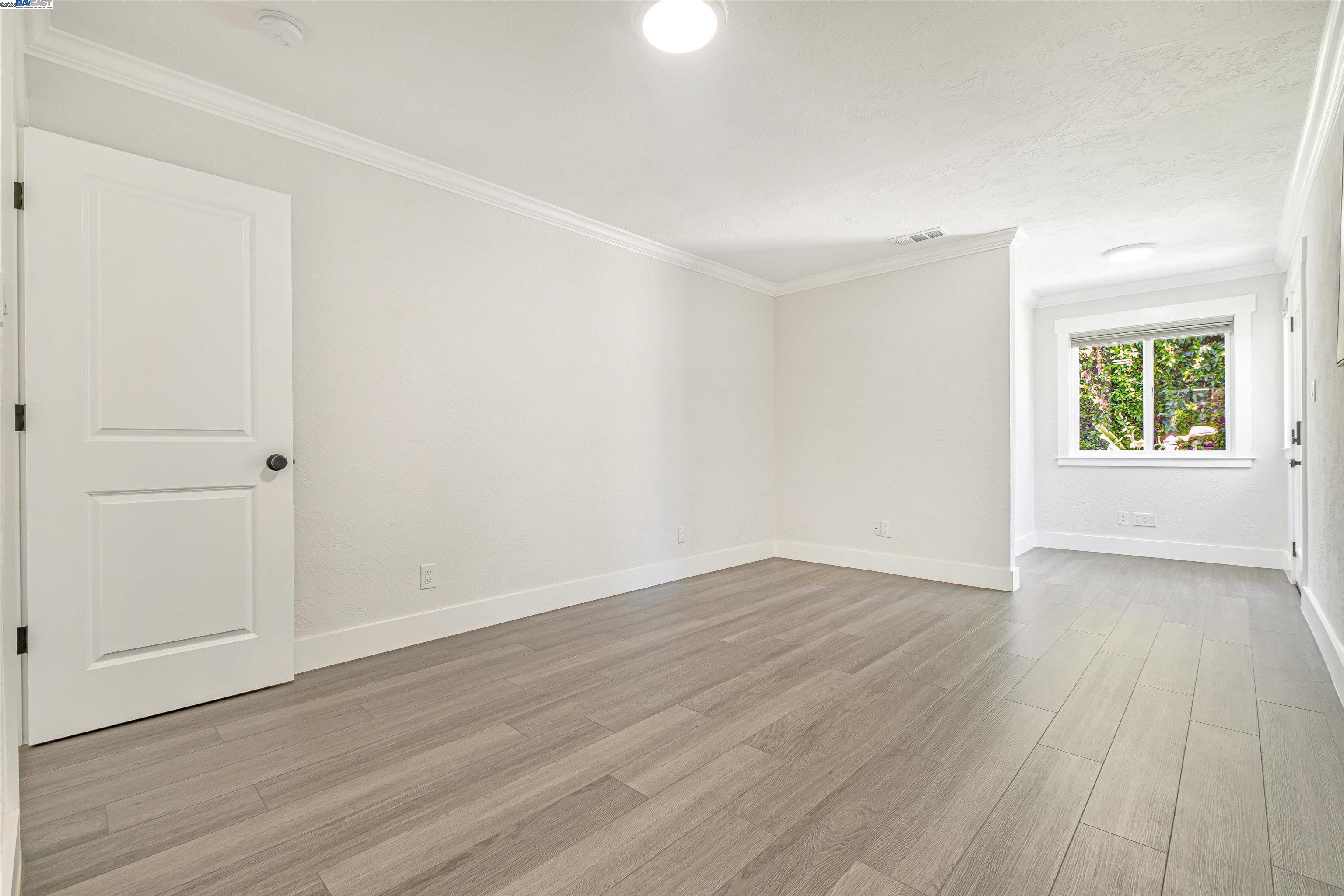 38048 Glenmoor Dr