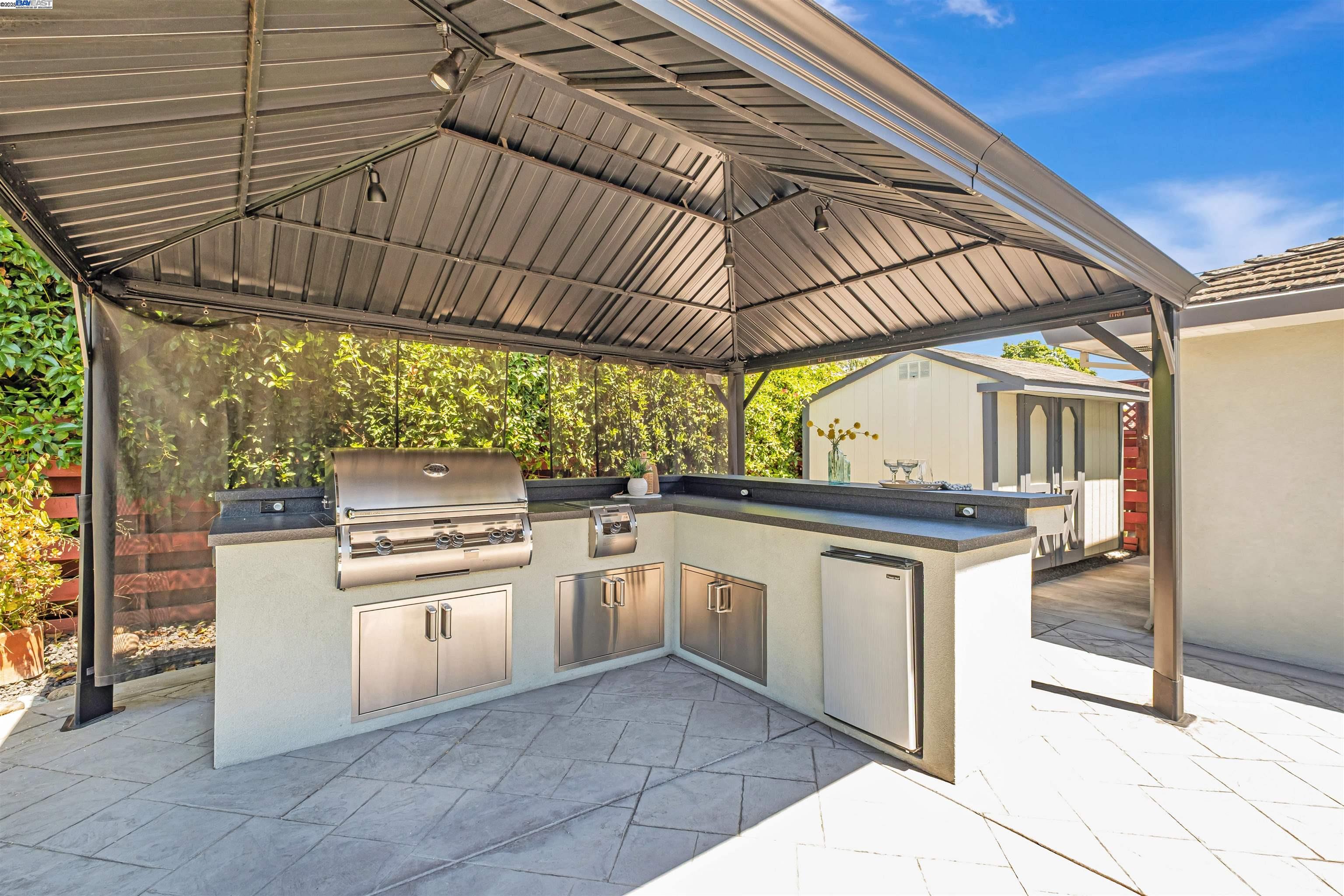 38048 Glenmoor Dr