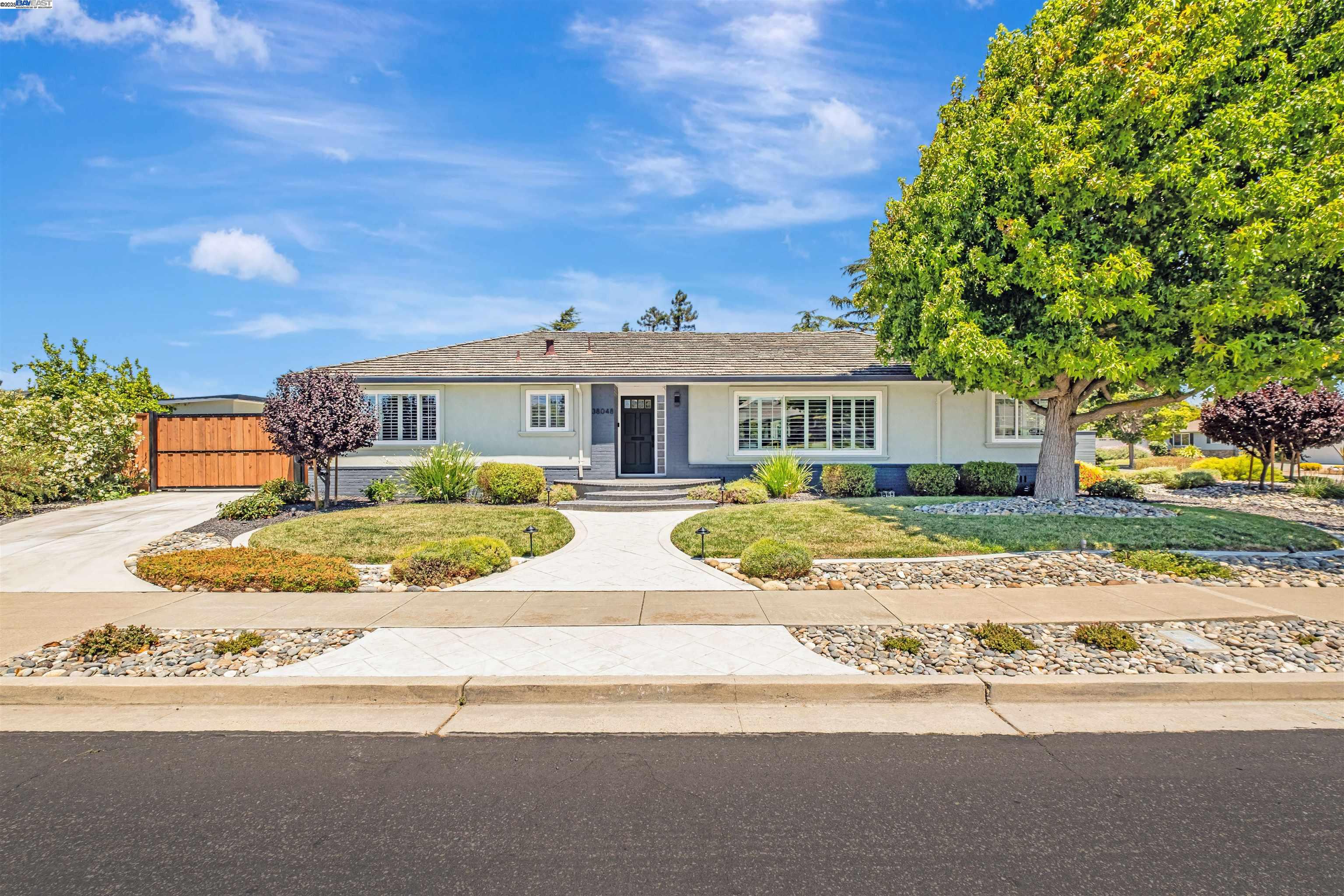 38048 Glenmoor Dr