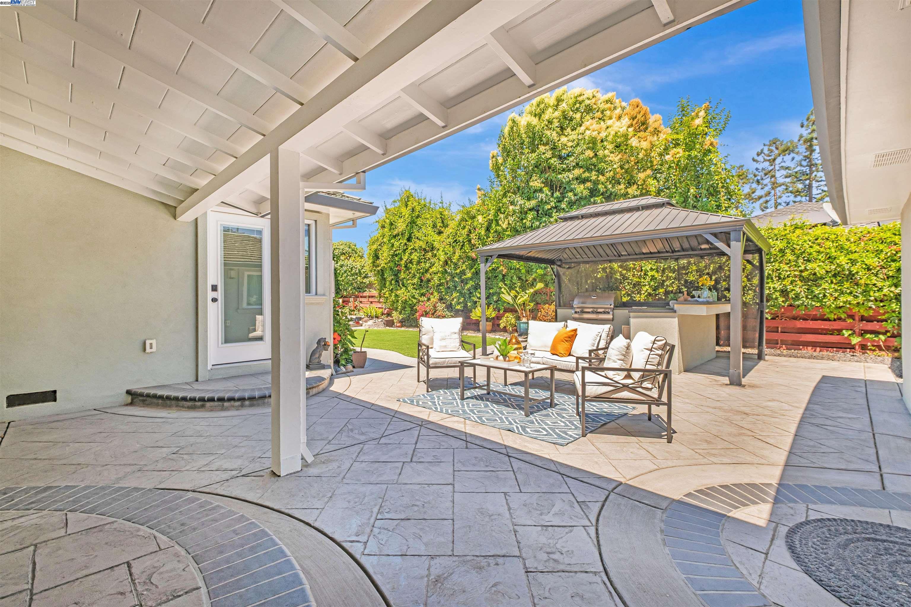 38048 Glenmoor Dr