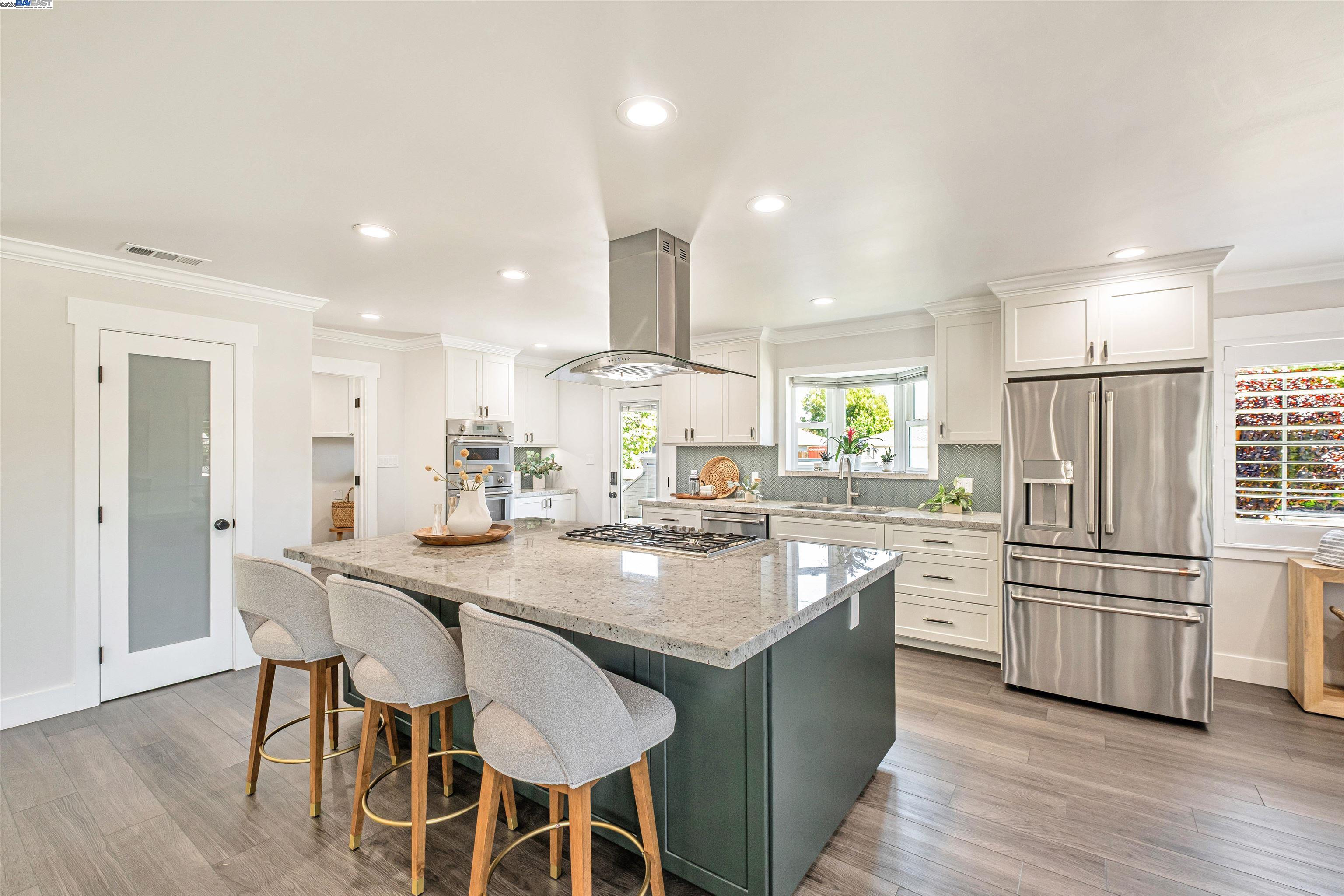 38048 Glenmoor Dr