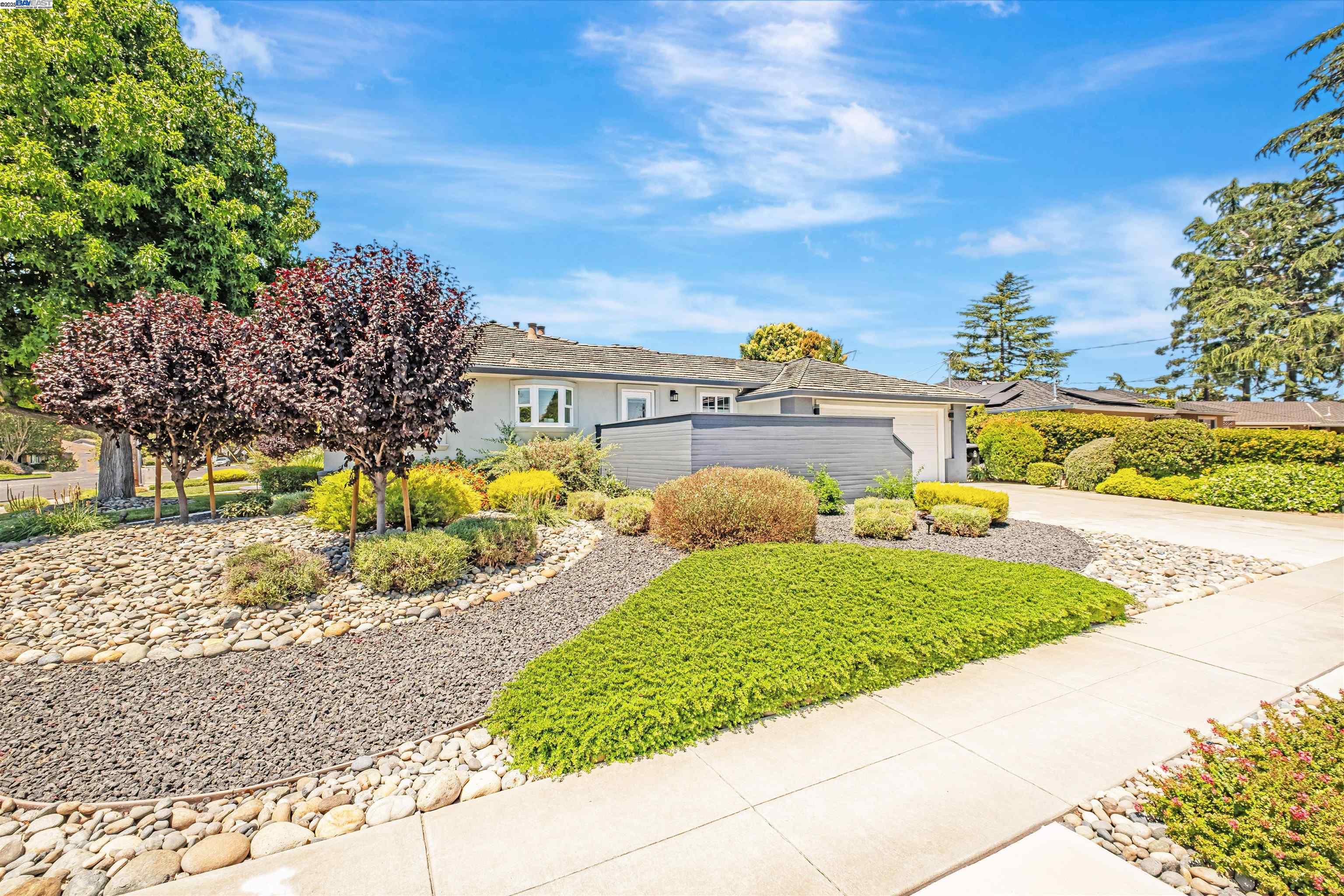 38048 Glenmoor Dr