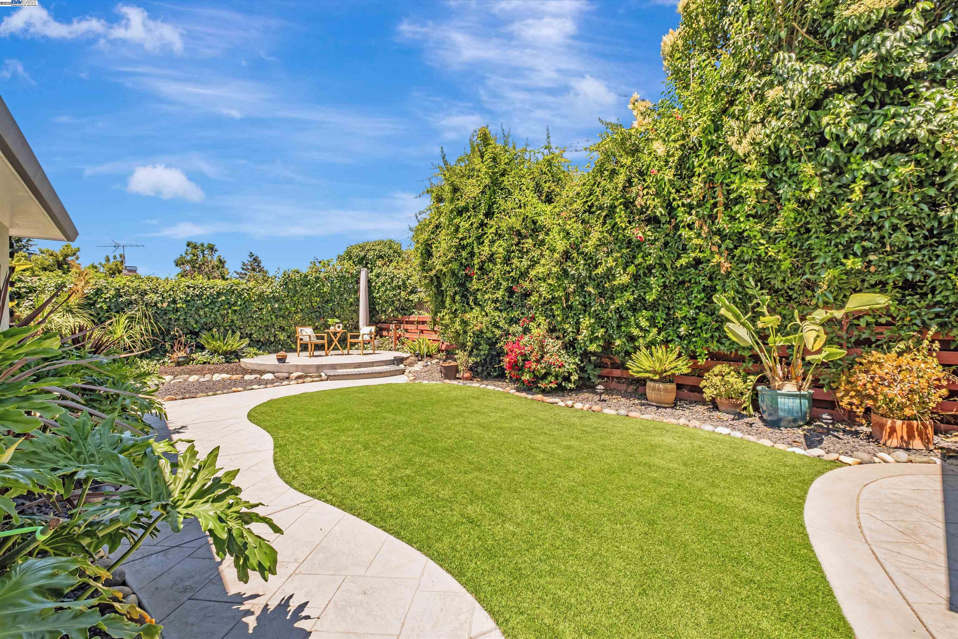 38048 Glenmoor Dr