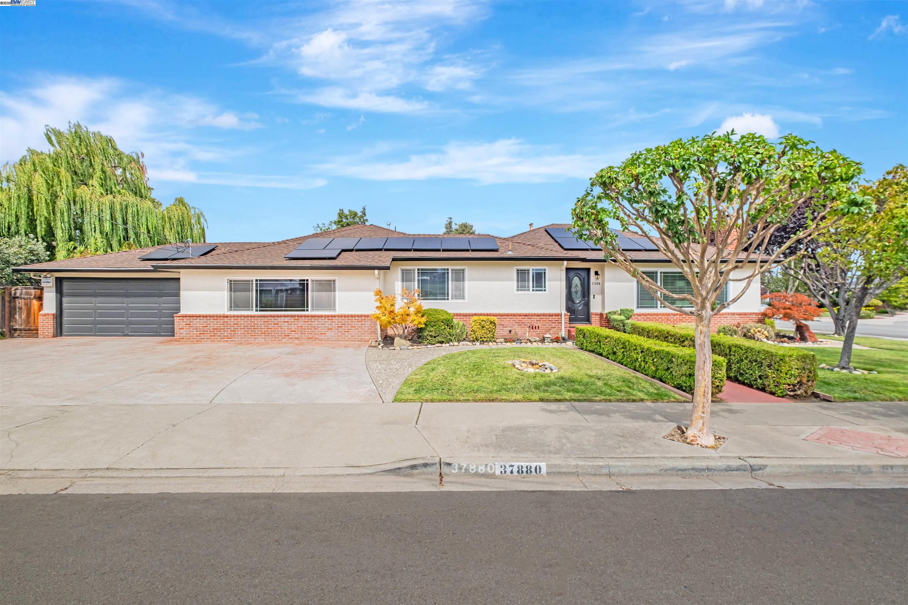 37880 Farwell Dr