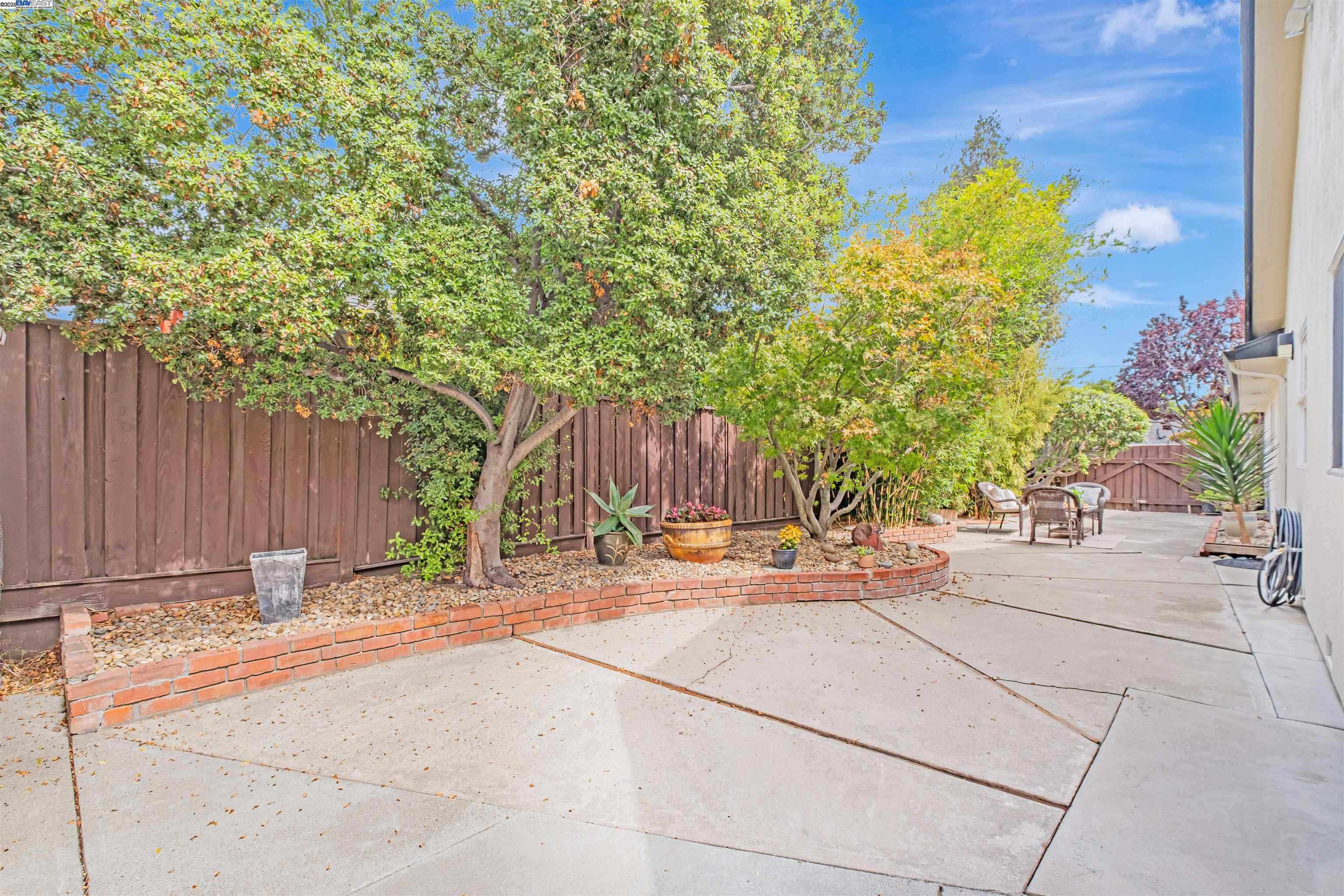 37880 Farwell Dr