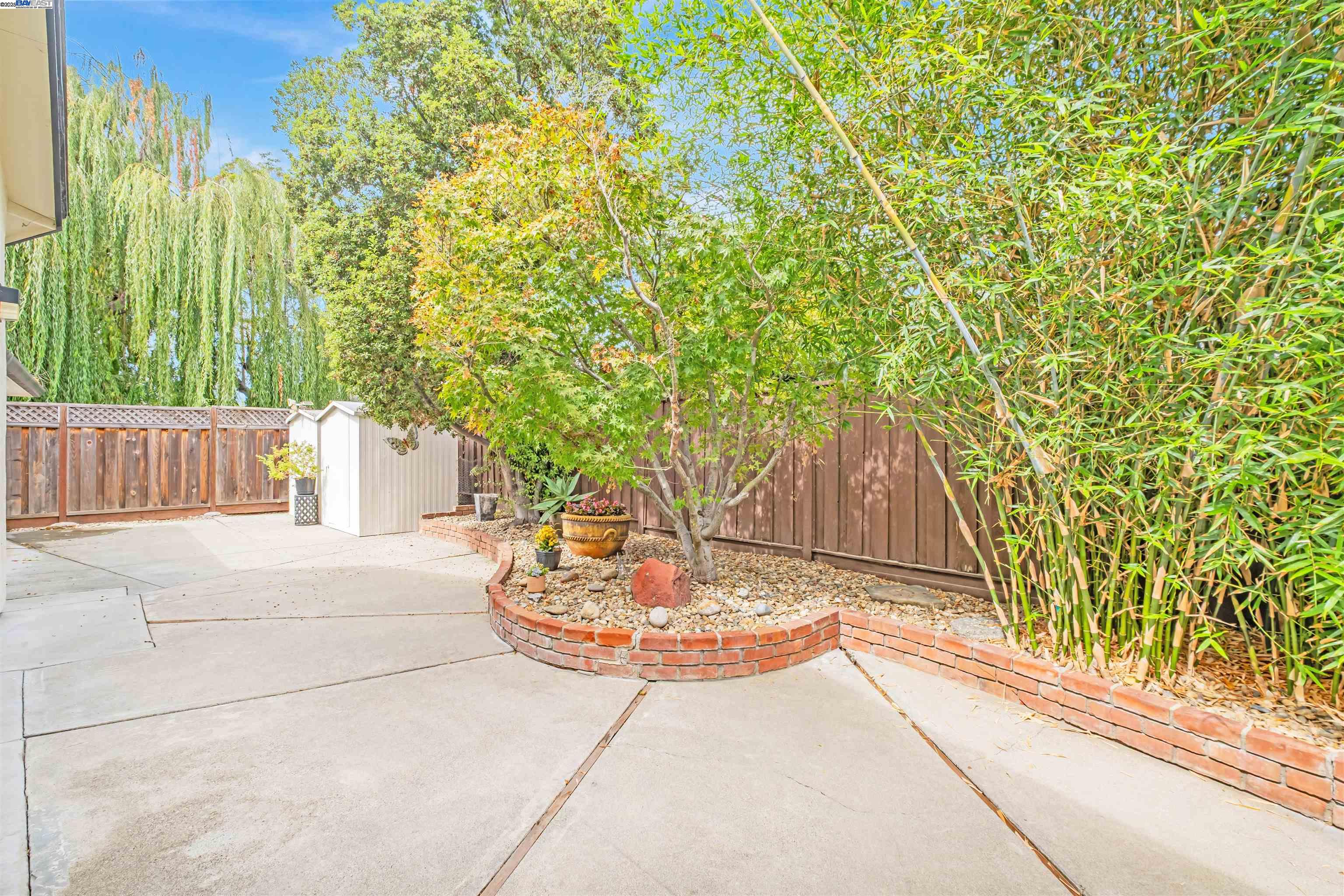 37880 Farwell Dr