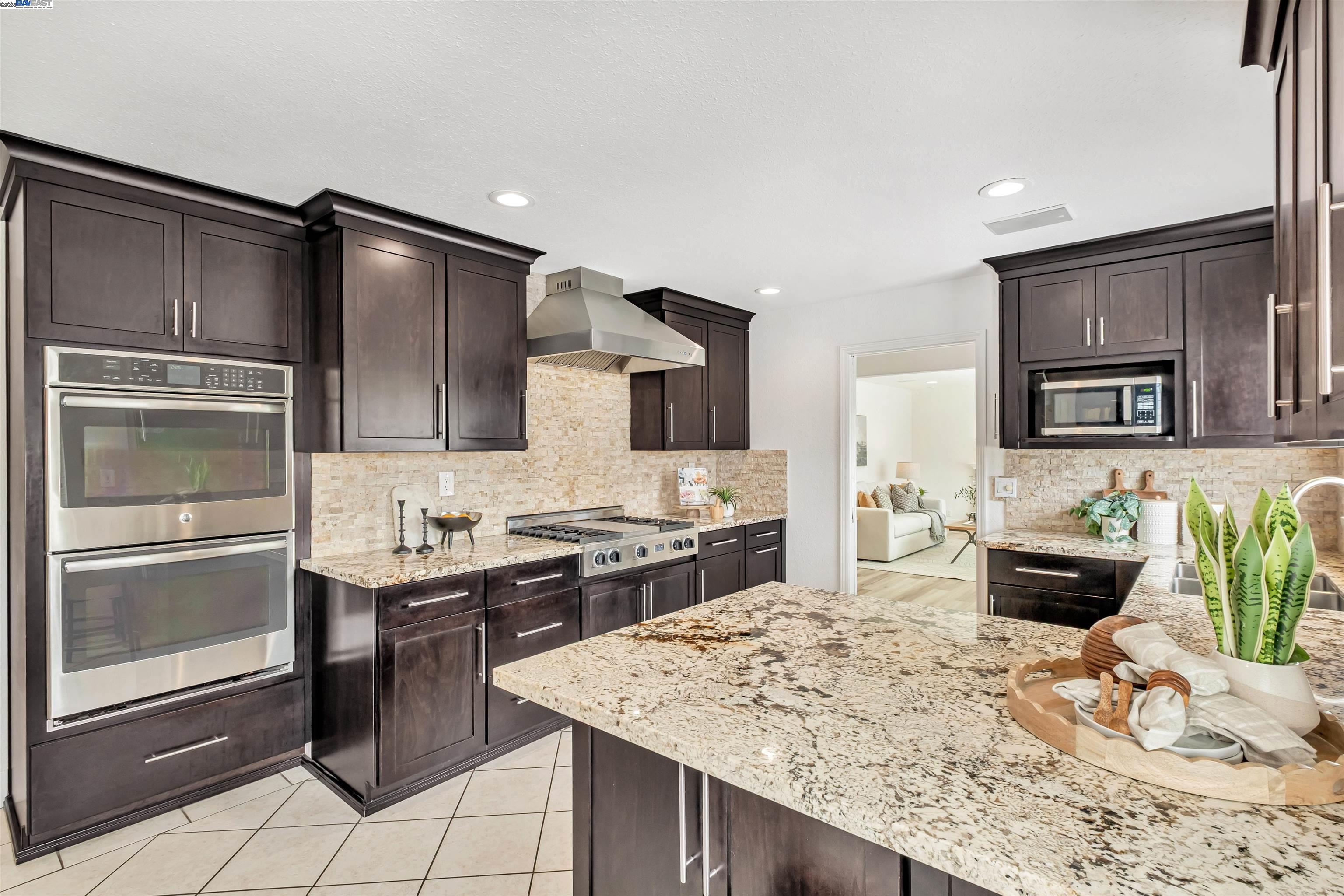 37880 Farwell Dr