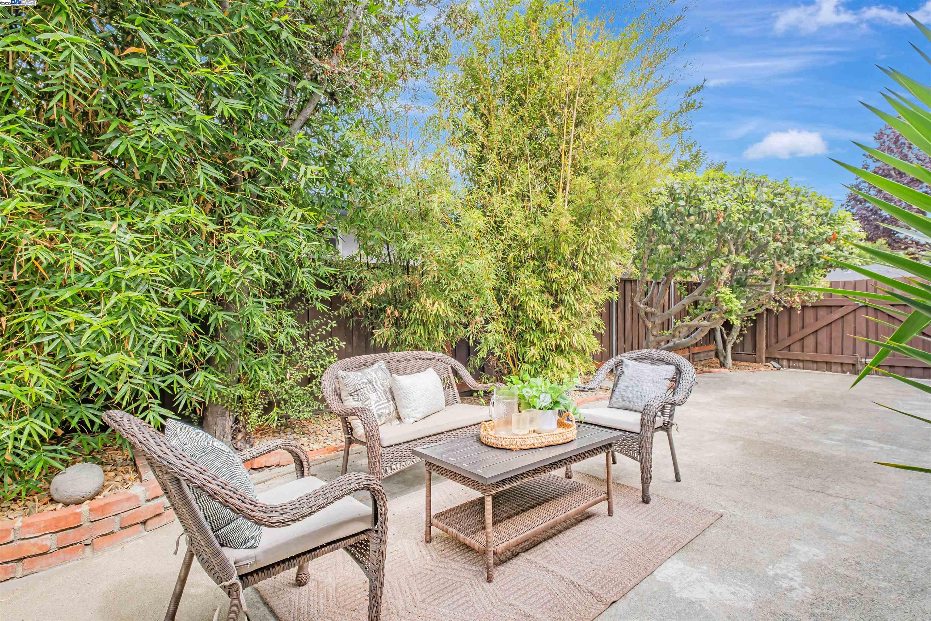 37880 Farwell Dr