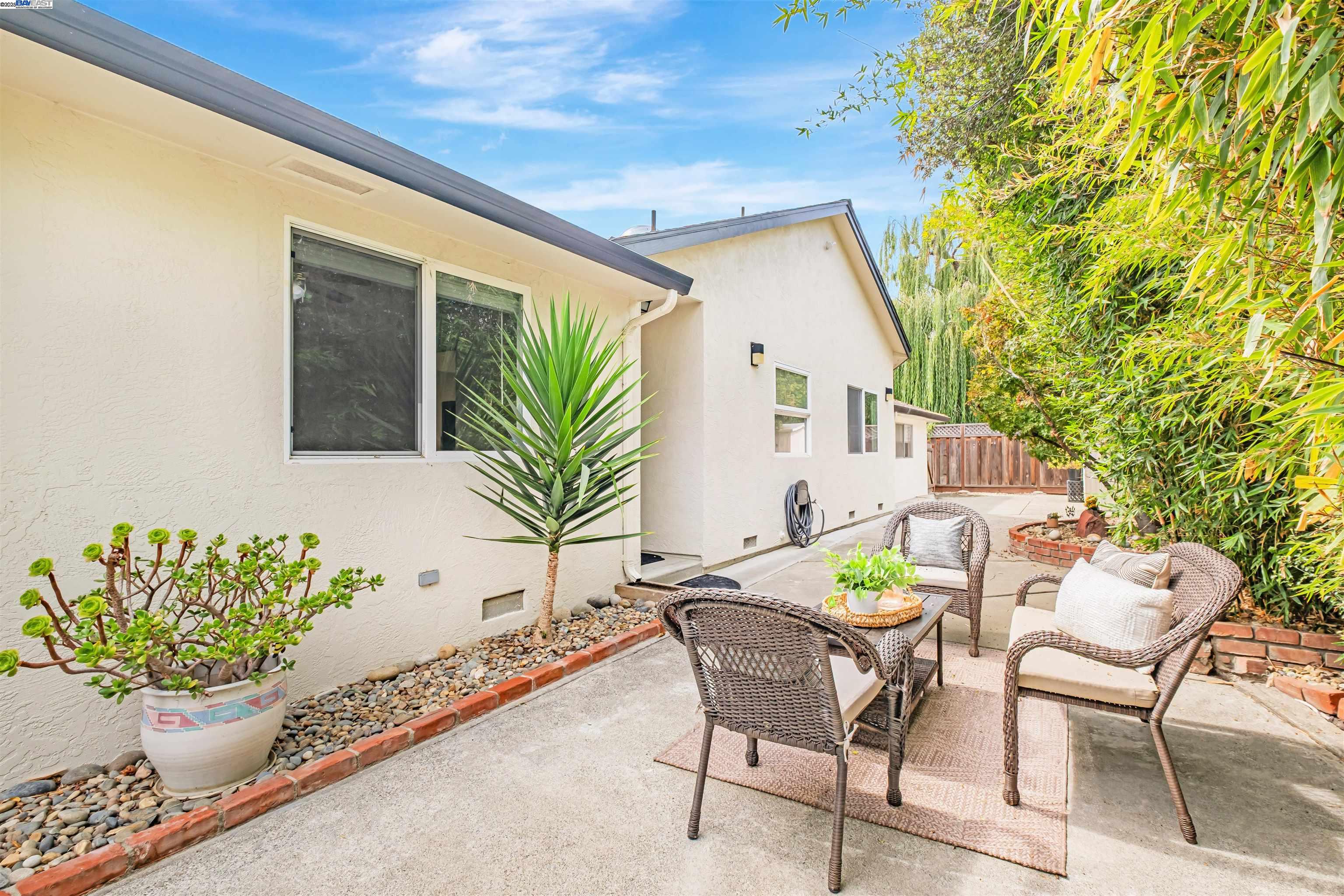 37880 Farwell Dr