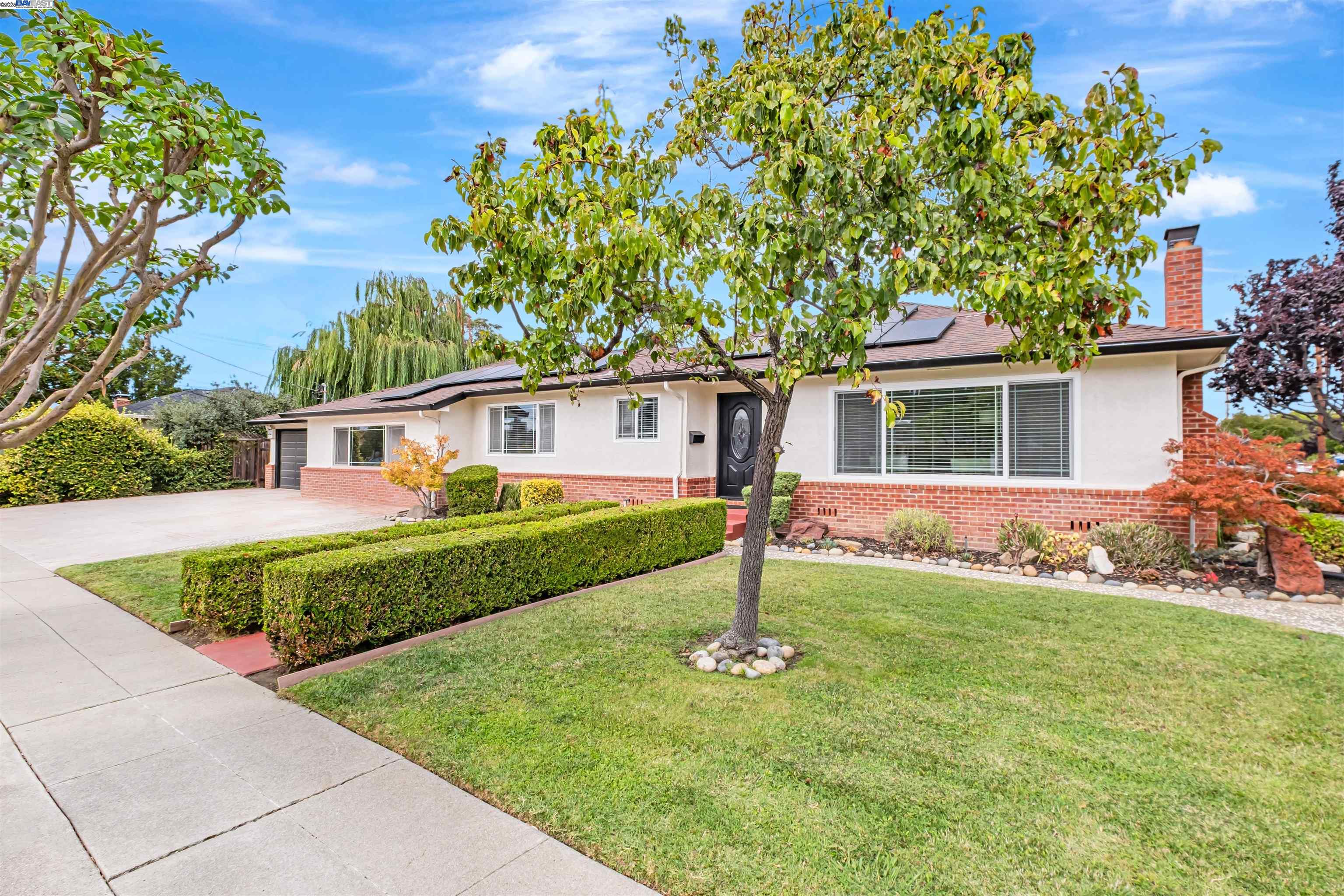 37880 Farwell Dr