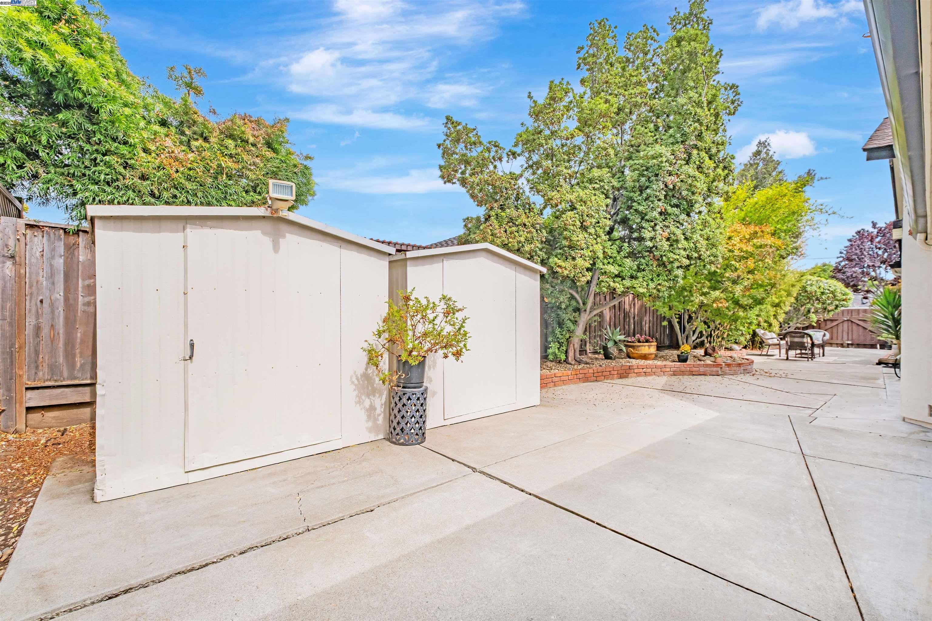 37880 Farwell Dr