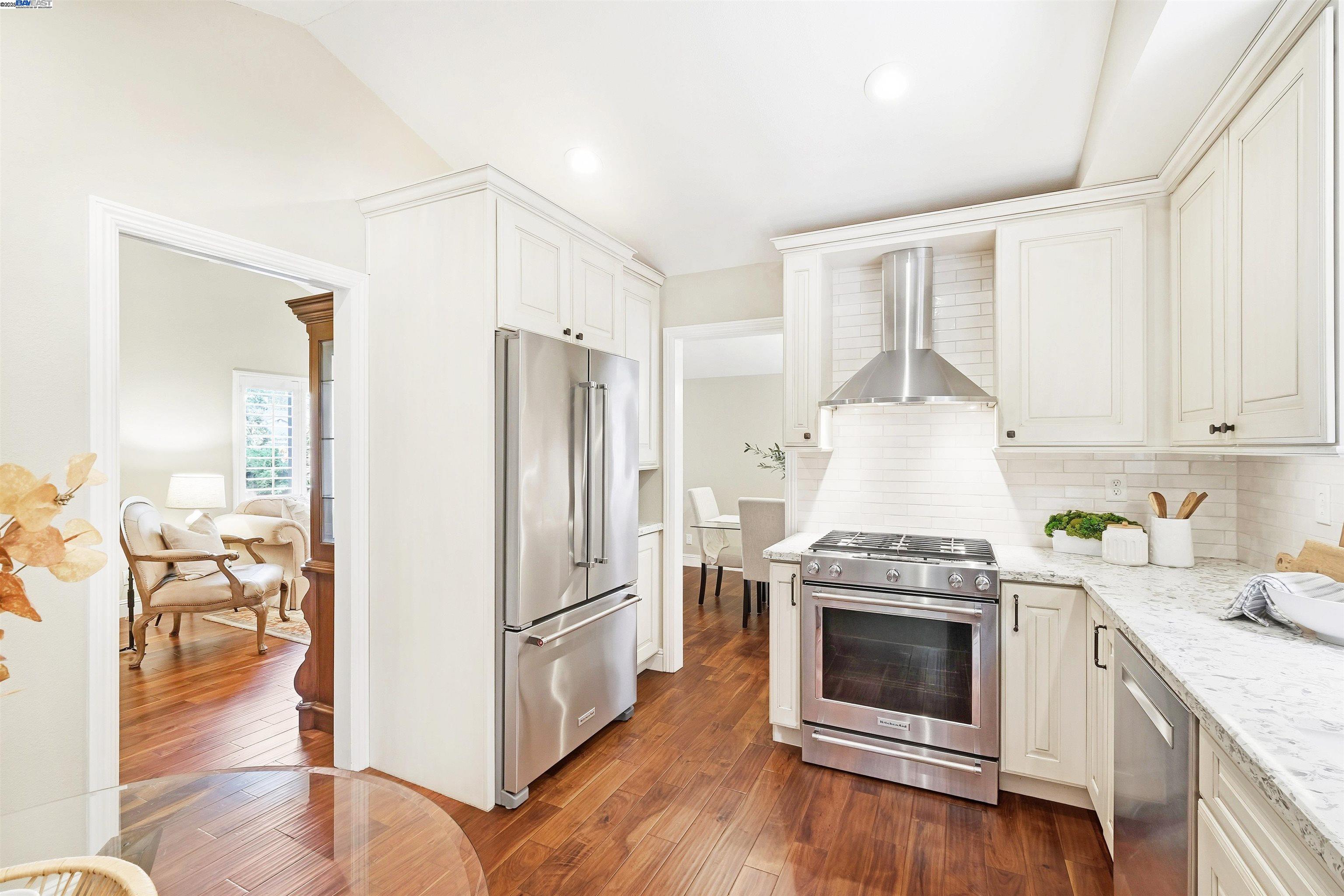 1180 Clay Ct