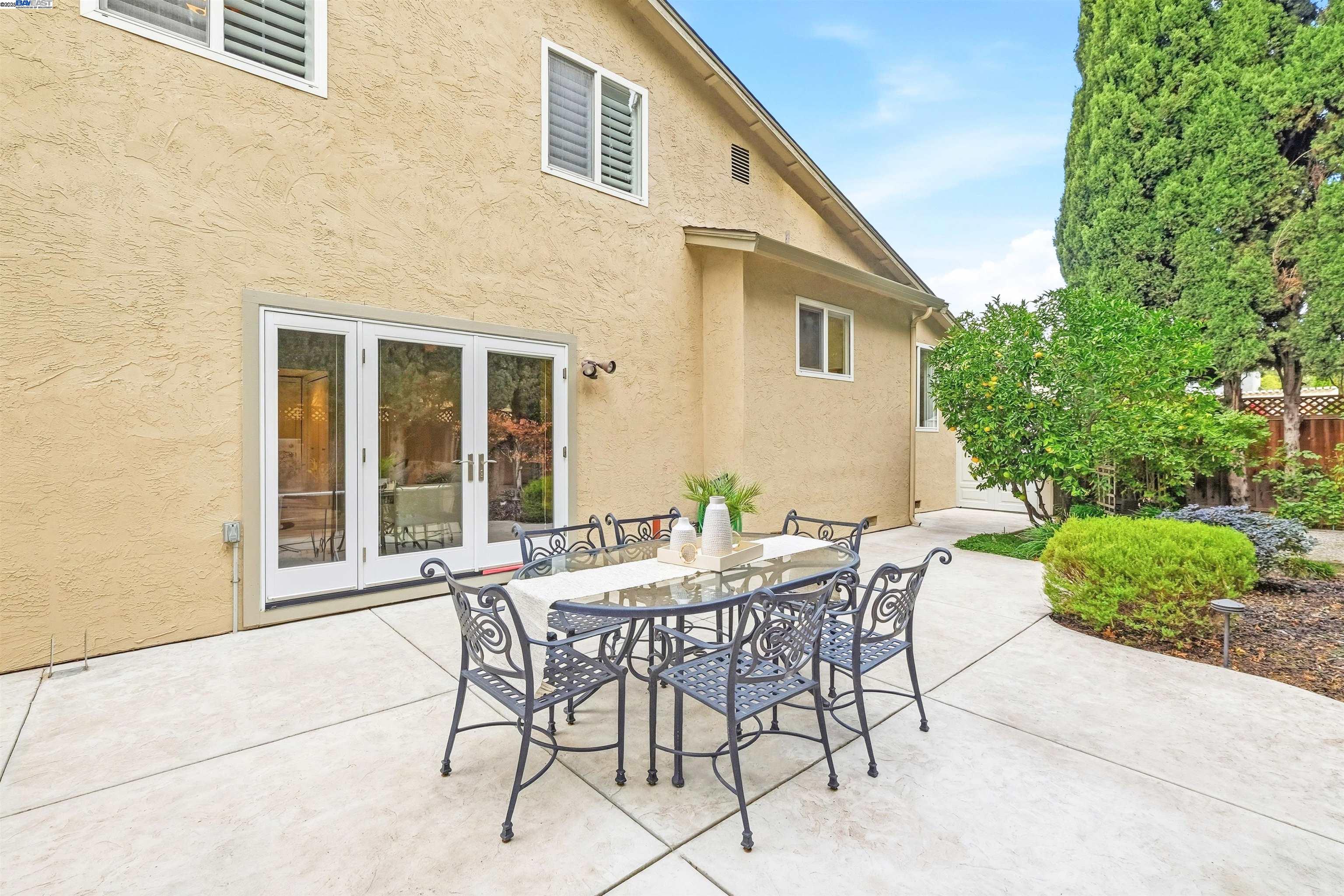 1180 Clay Ct