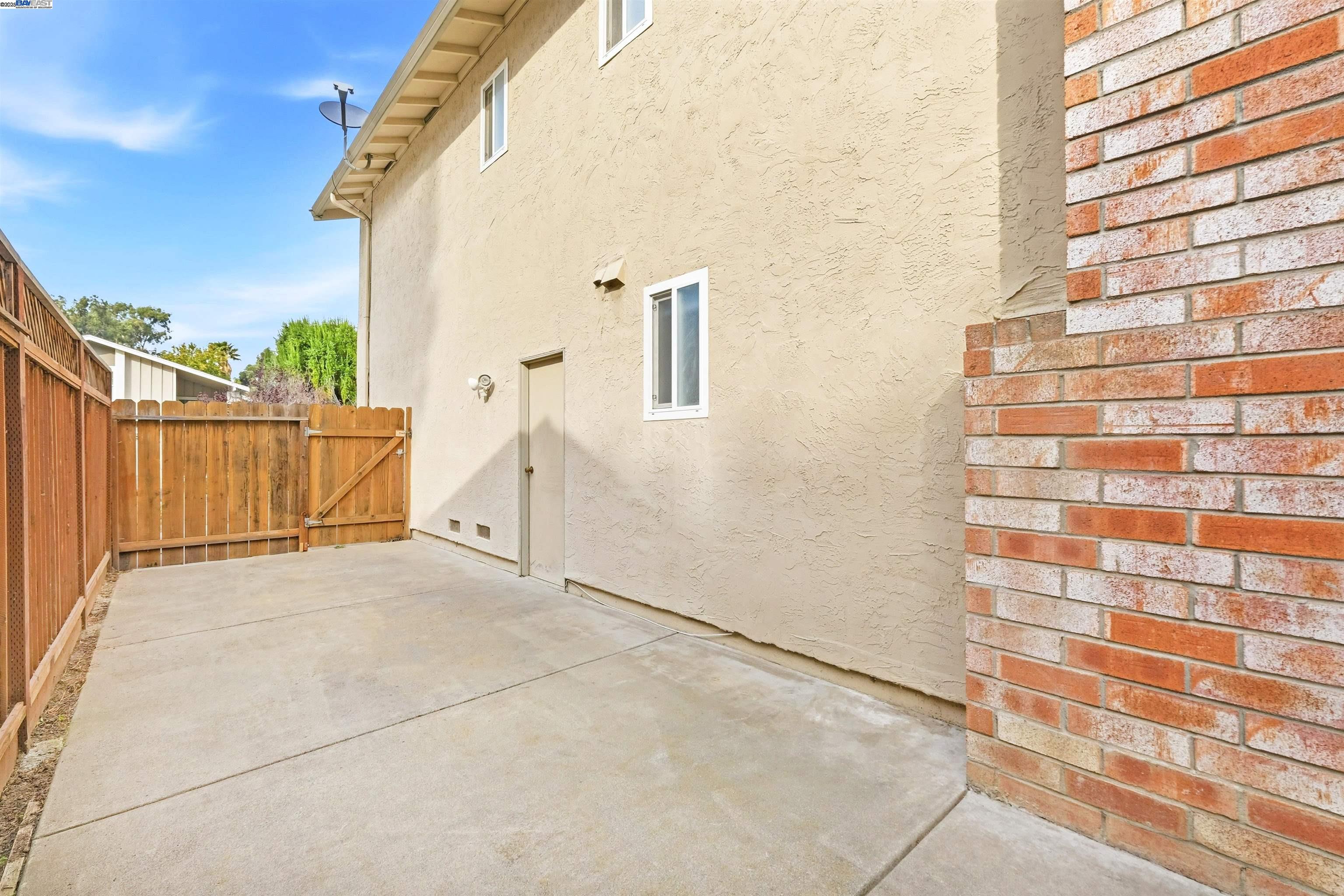 1180 Clay Ct