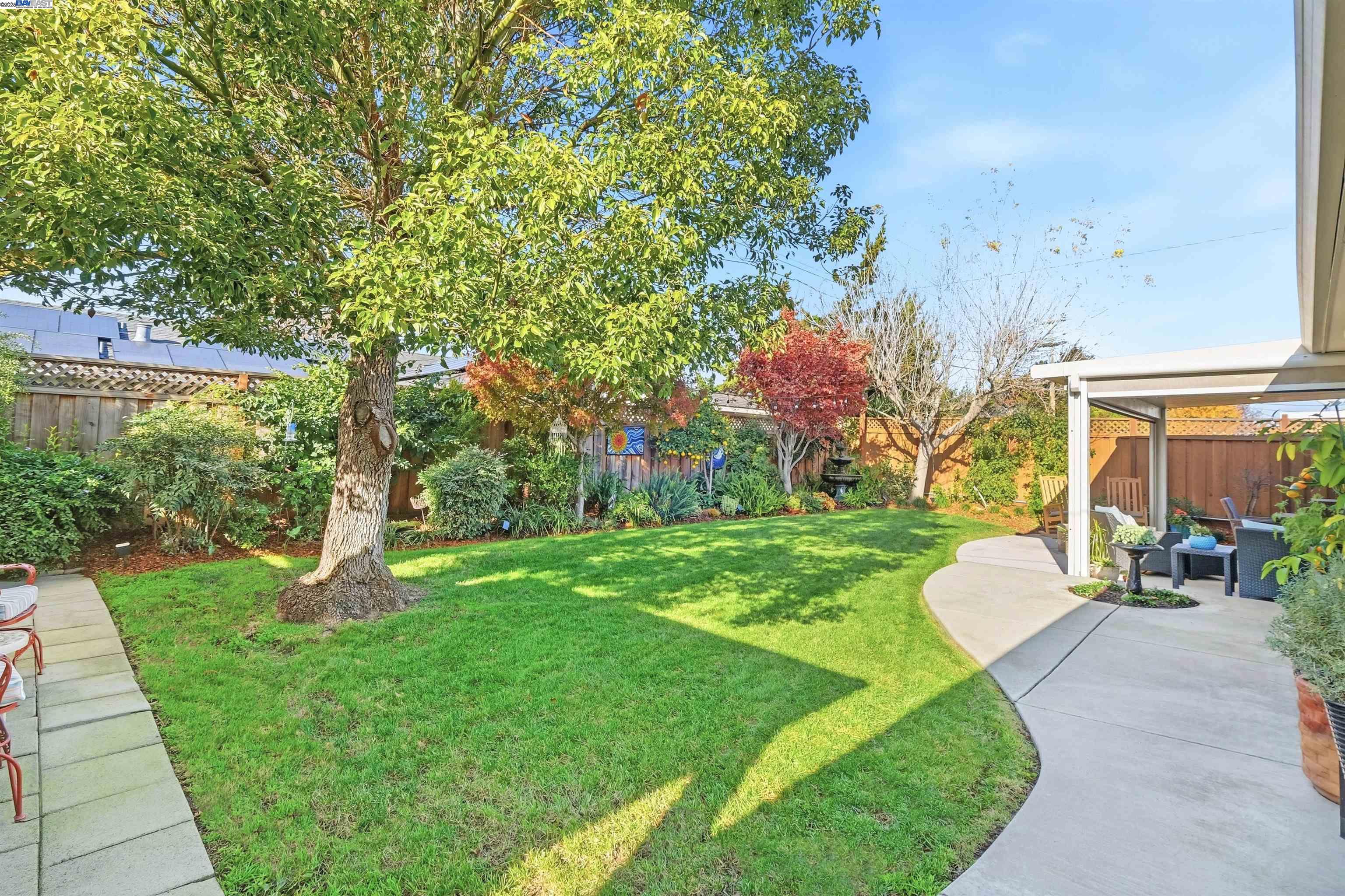 5233 Vernon Ave